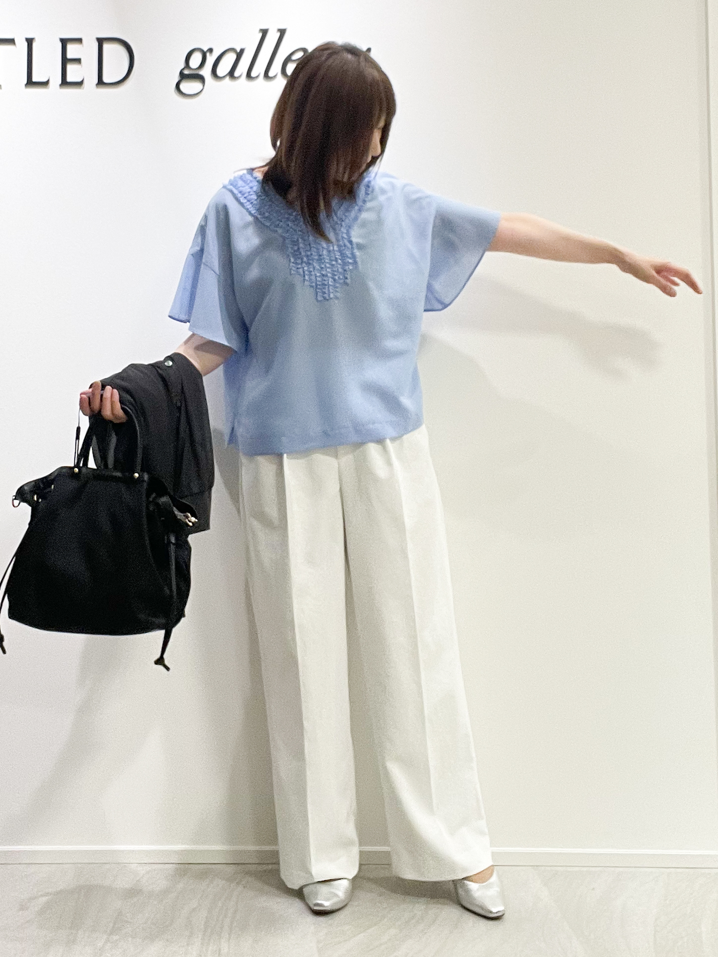 めいさんの「UNTITLED｜【接触冷感/通気性/洗える】Vネックフリルブラウス」を使ったコーディネート
