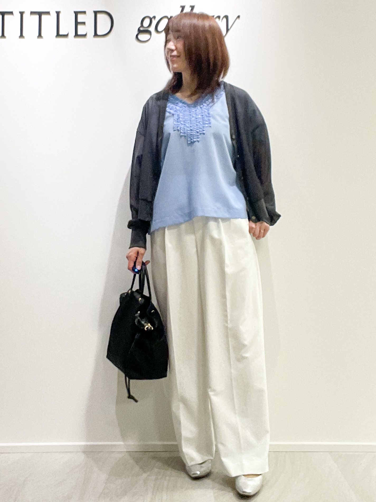 めいさんの「UNTITLED｜【接触冷感/通気性/洗える】Vネックフリルブラウス」を使ったコーディネート