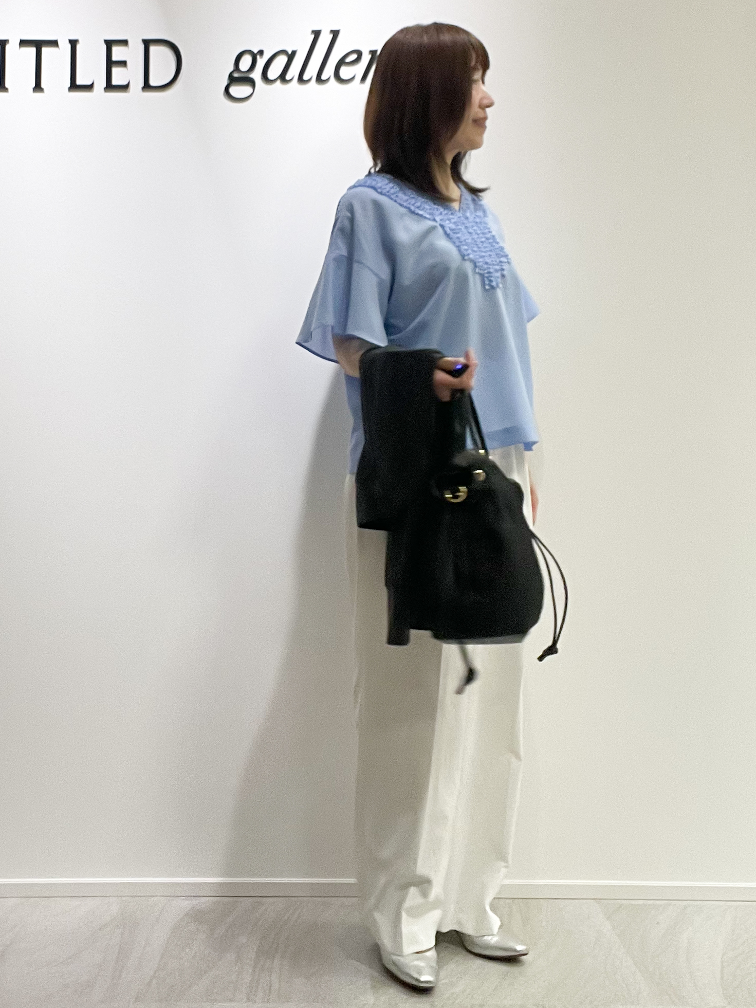 めいさんの「UNTITLED｜【接触冷感/通気性/洗える】Vネックフリルブラウス」を使ったコーディネート