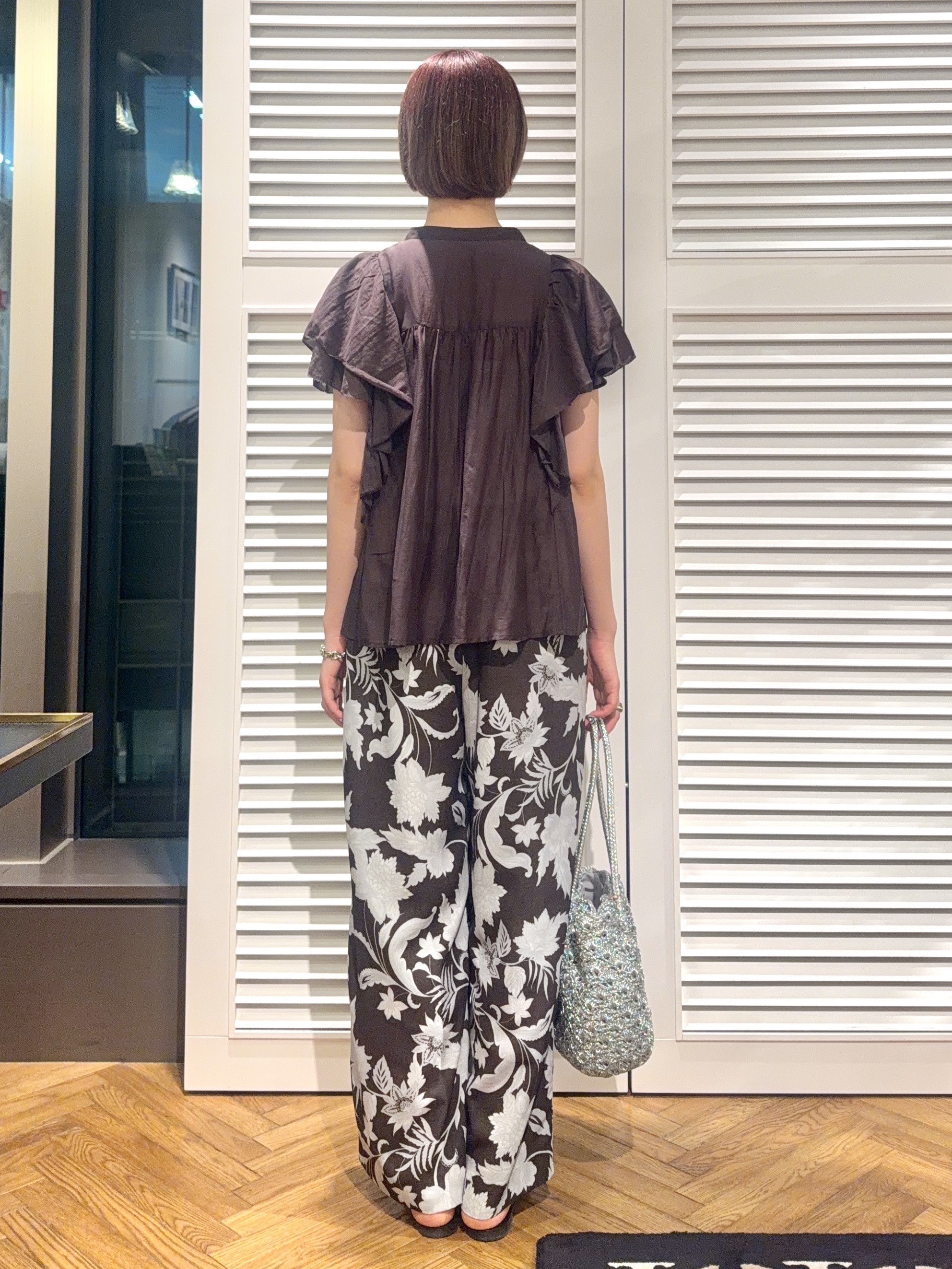 renaさんの「DRESSTERIOR｜コットンシルク ラッフルスリーブ ブラウス」を使ったコーディネート