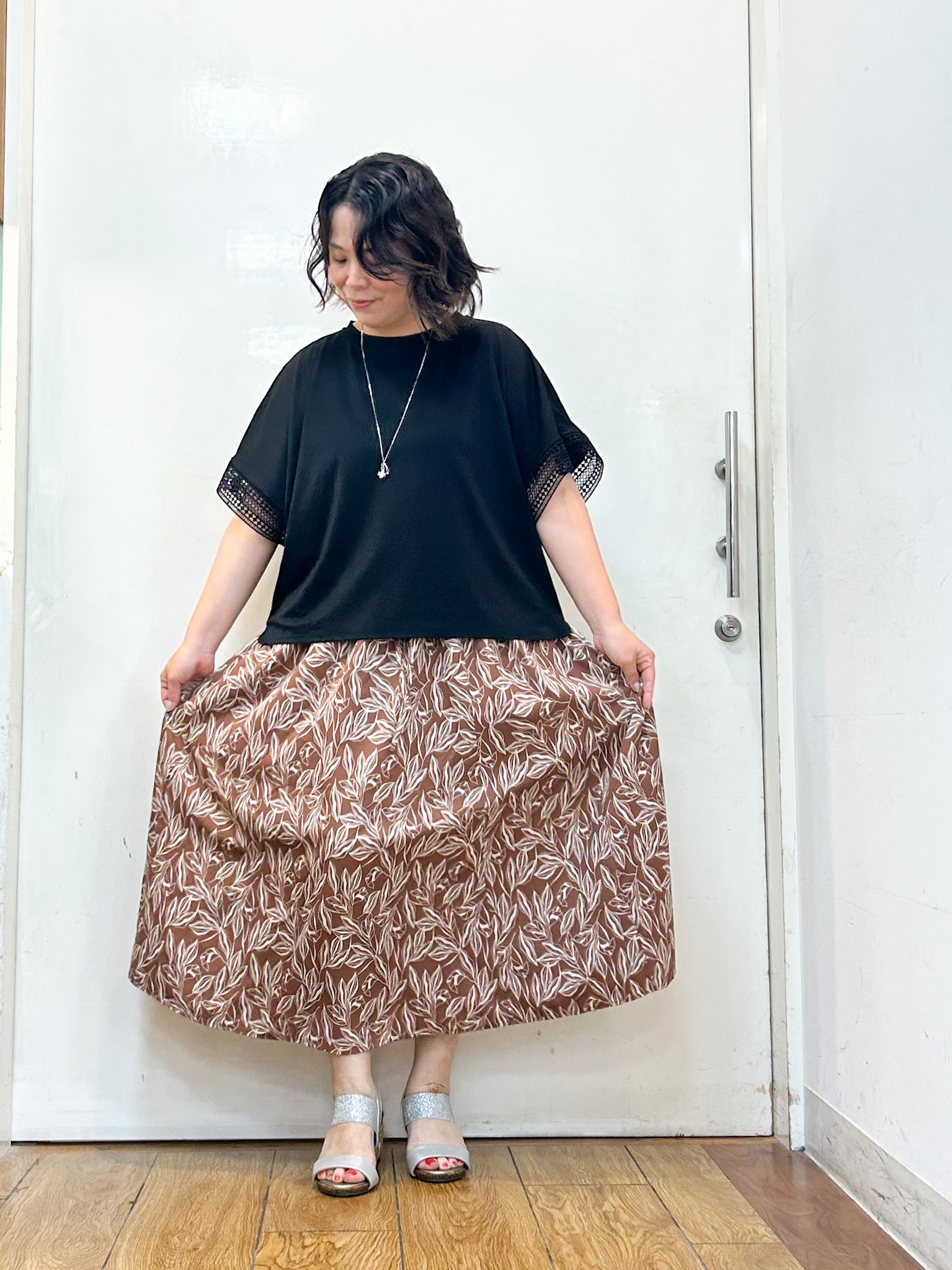 haruさんの「SHOO･LA･RUE｜【ひんやり/UV】お袖レースが上品 ゆったりとろみトップス」を使ったコーディネート