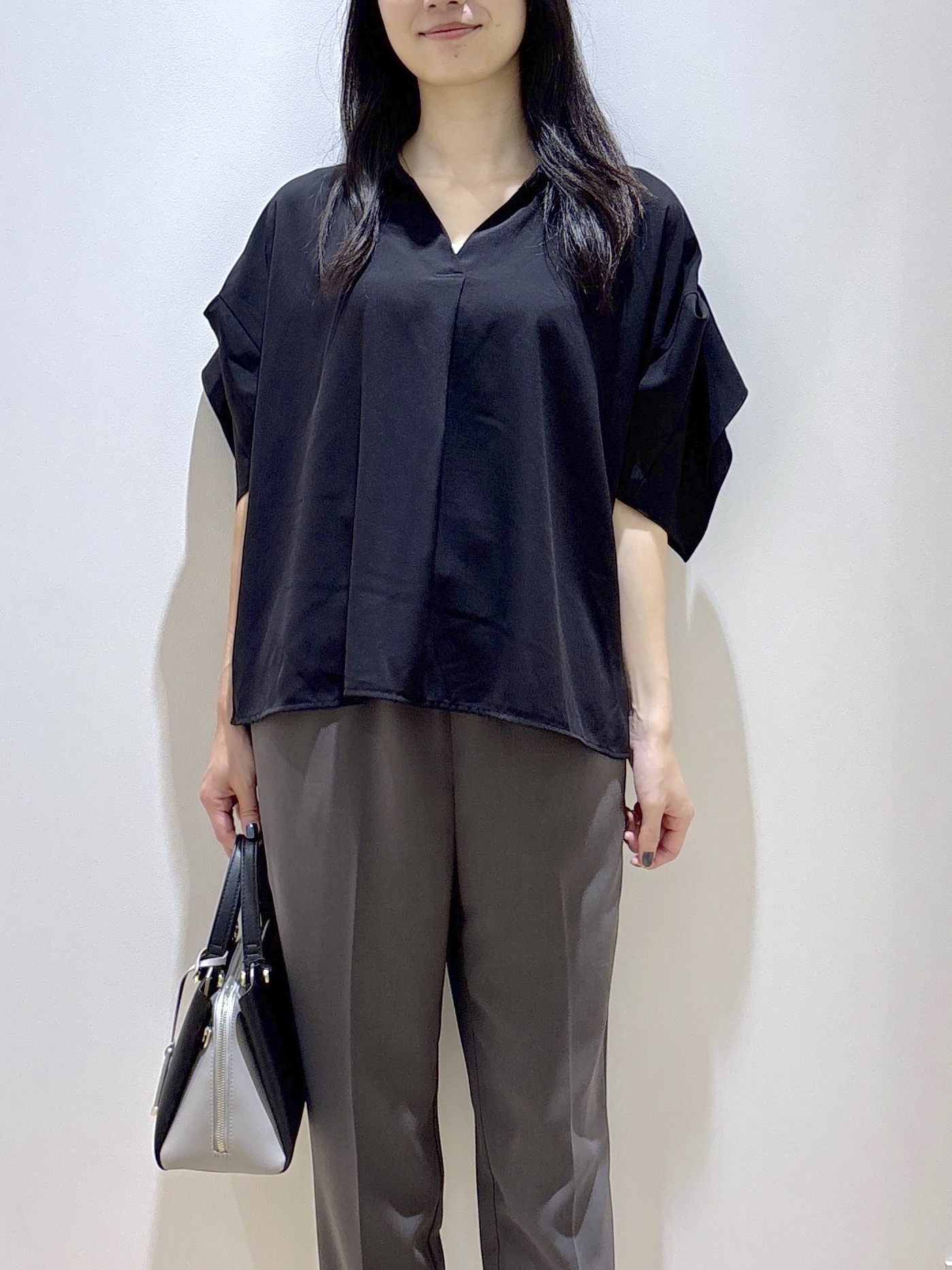 sachikoさんの「OPAQUE.CLIP｜【UV／接触冷感／吸水速乾／】タックスリーブスキッパーブラウス《洗濯機OK》」を使ったコーディネート