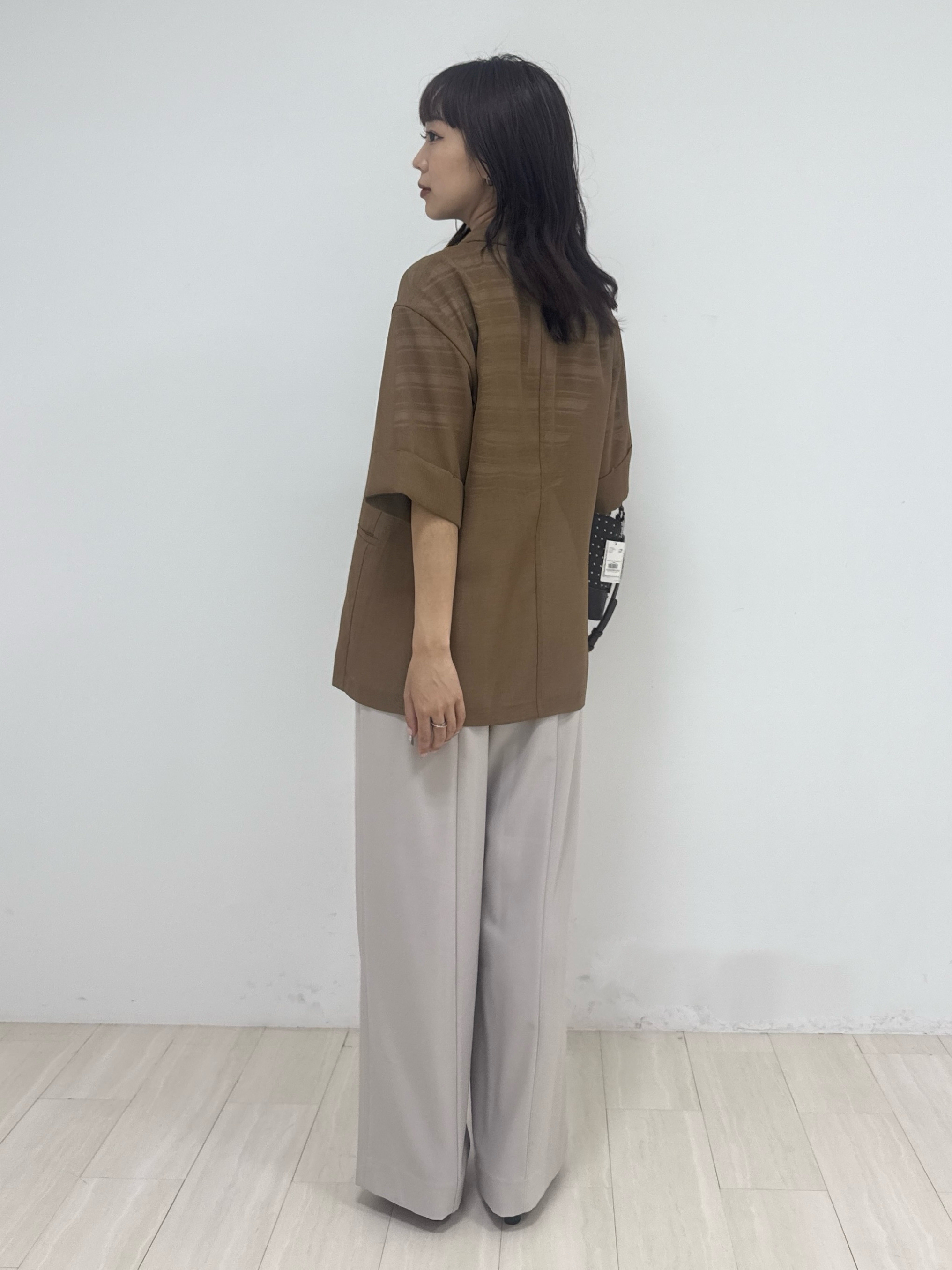 萩原 優里菜さんの「INDIVI｜【洗える／メッシュ素材／SETUP可能】半袖シアージャケット」を使ったコーディネート