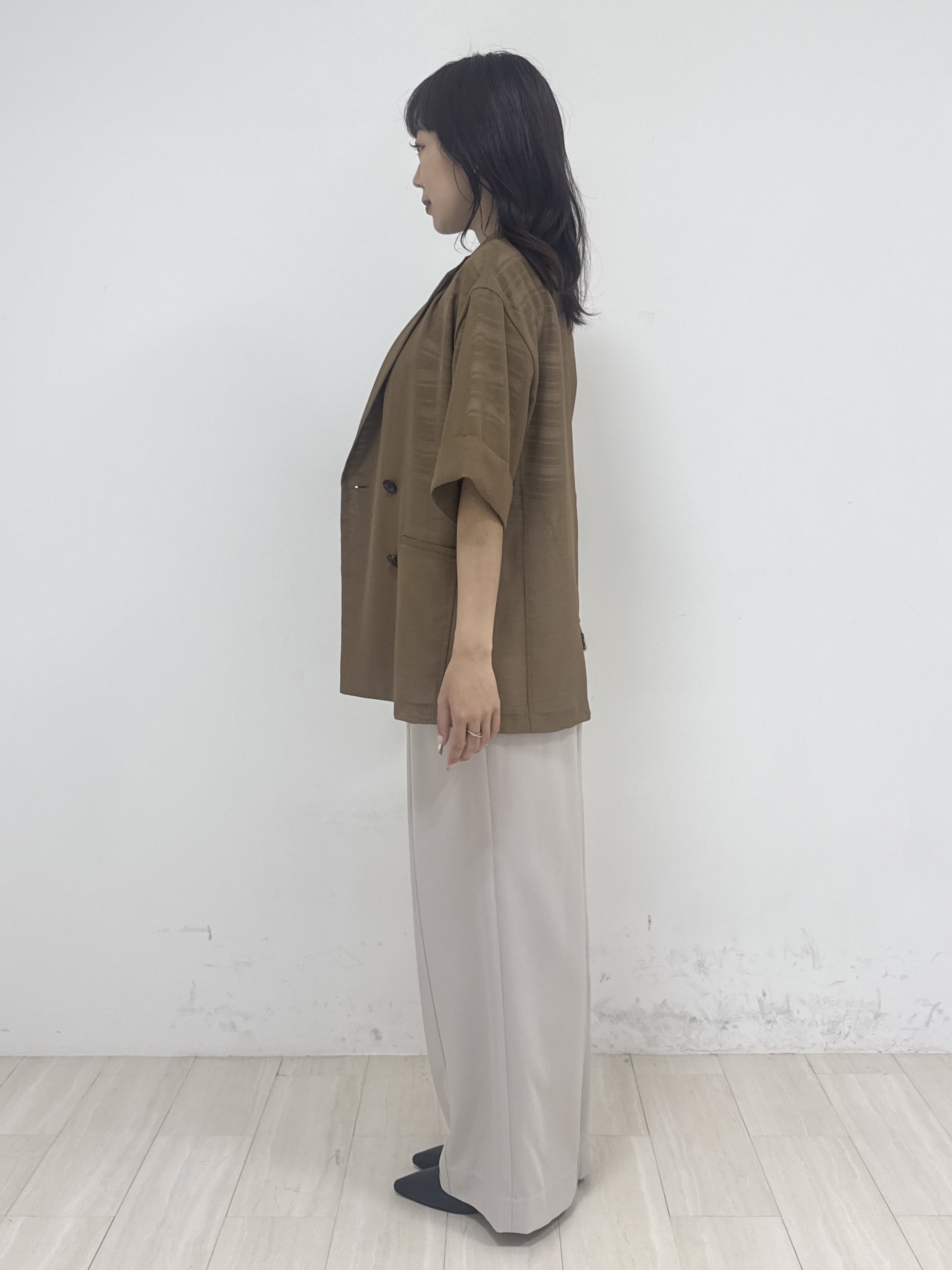 萩原 優里菜さんの「INDIVI｜【洗える／メッシュ素材／SETUP可能】半袖シアージャケット」を使ったコーディネート
