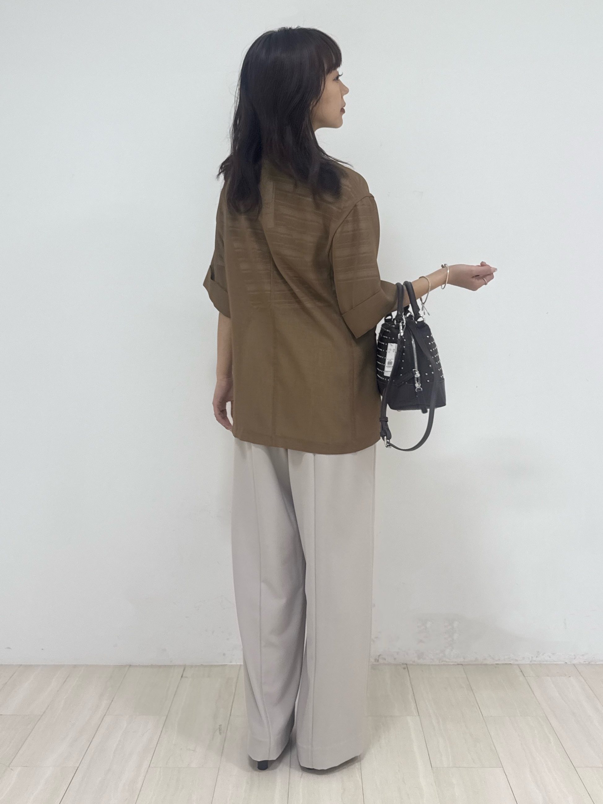 萩原 優里菜さんの「INDIVI｜【洗える／メッシュ素材／SETUP可能】半袖シアージャケット」を使ったコーディネート
