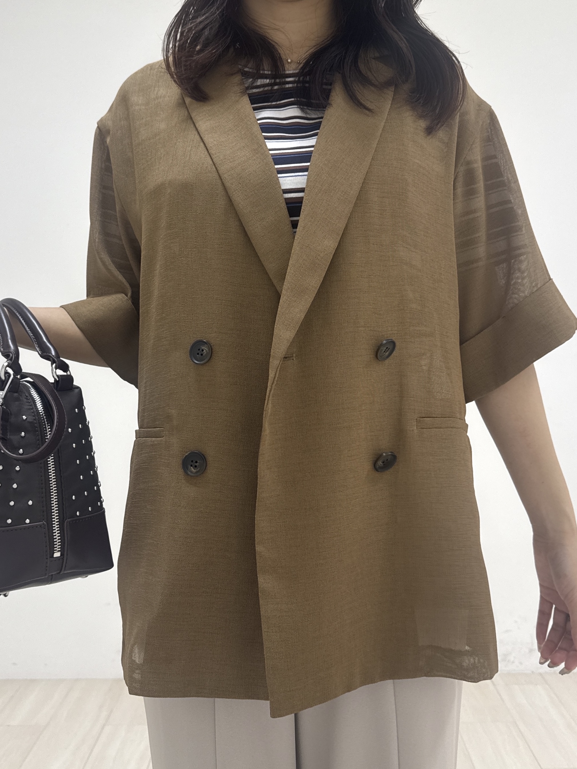 萩原 優里菜さんの「INDIVI｜【洗える／メッシュ素材／SETUP可能】半袖シアージャケット」を使ったコーディネート