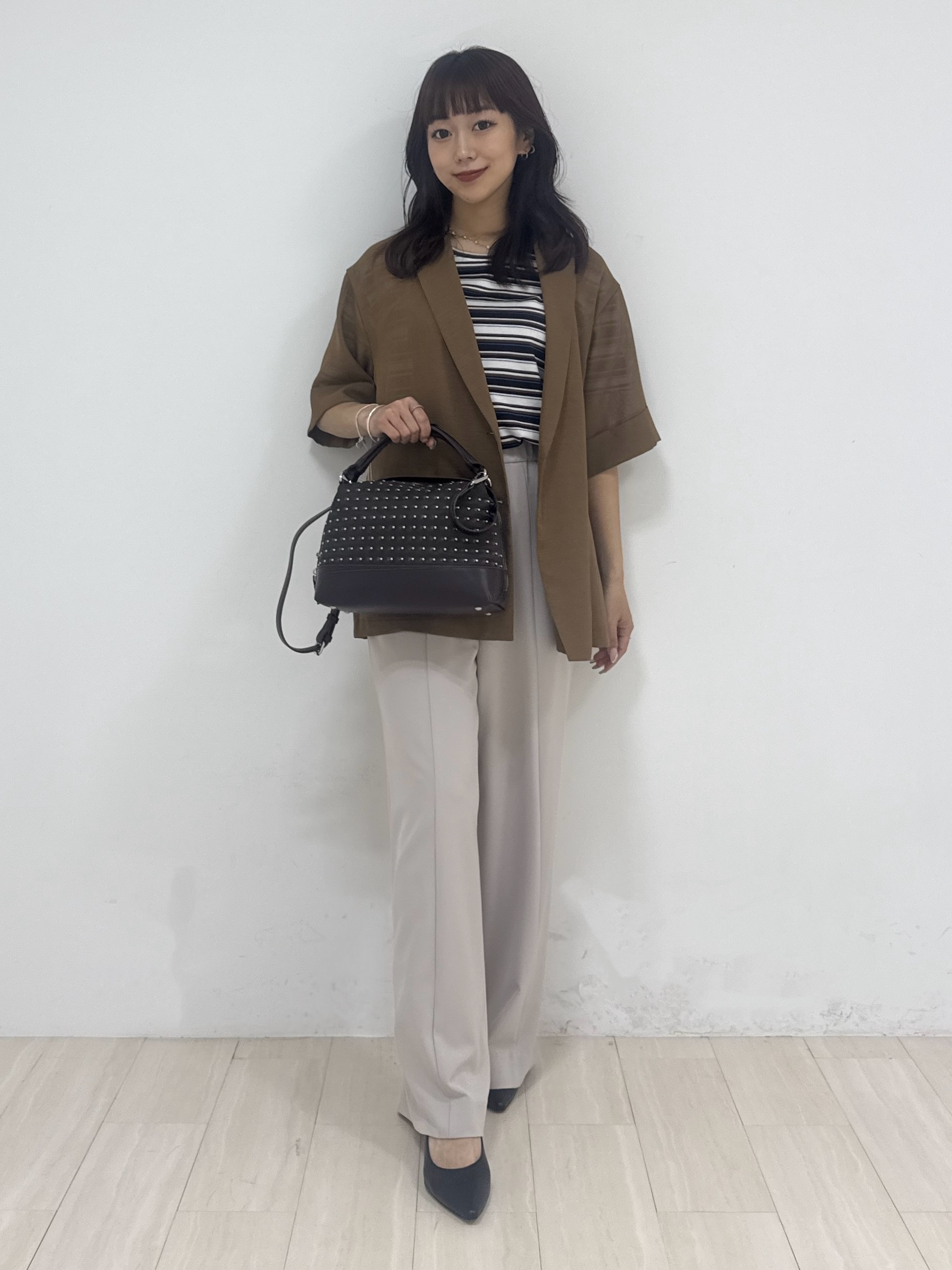 萩原 優里菜さんの「INDIVI｜【洗える／メッシュ素材／SETUP可能】半袖シアージャケット」を使ったコーディネート