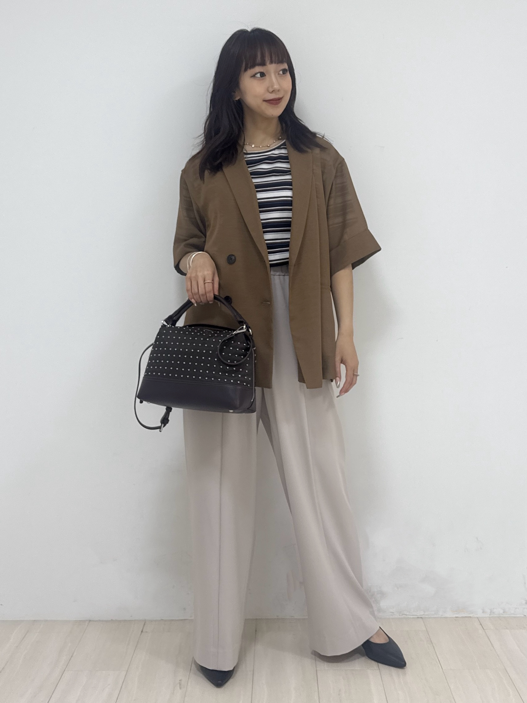 萩原 優里菜さんの「INDIVI｜【洗える／メッシュ素材／SETUP可能】半袖シアージャケット」を使ったコーディネート