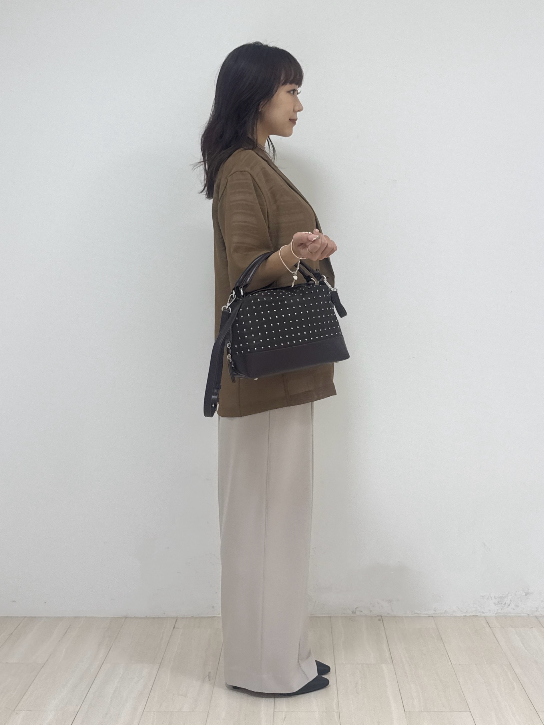 萩原 優里菜さんの「INDIVI｜【洗える／メッシュ素材／SETUP可能】半袖シアージャケット」を使ったコーディネート