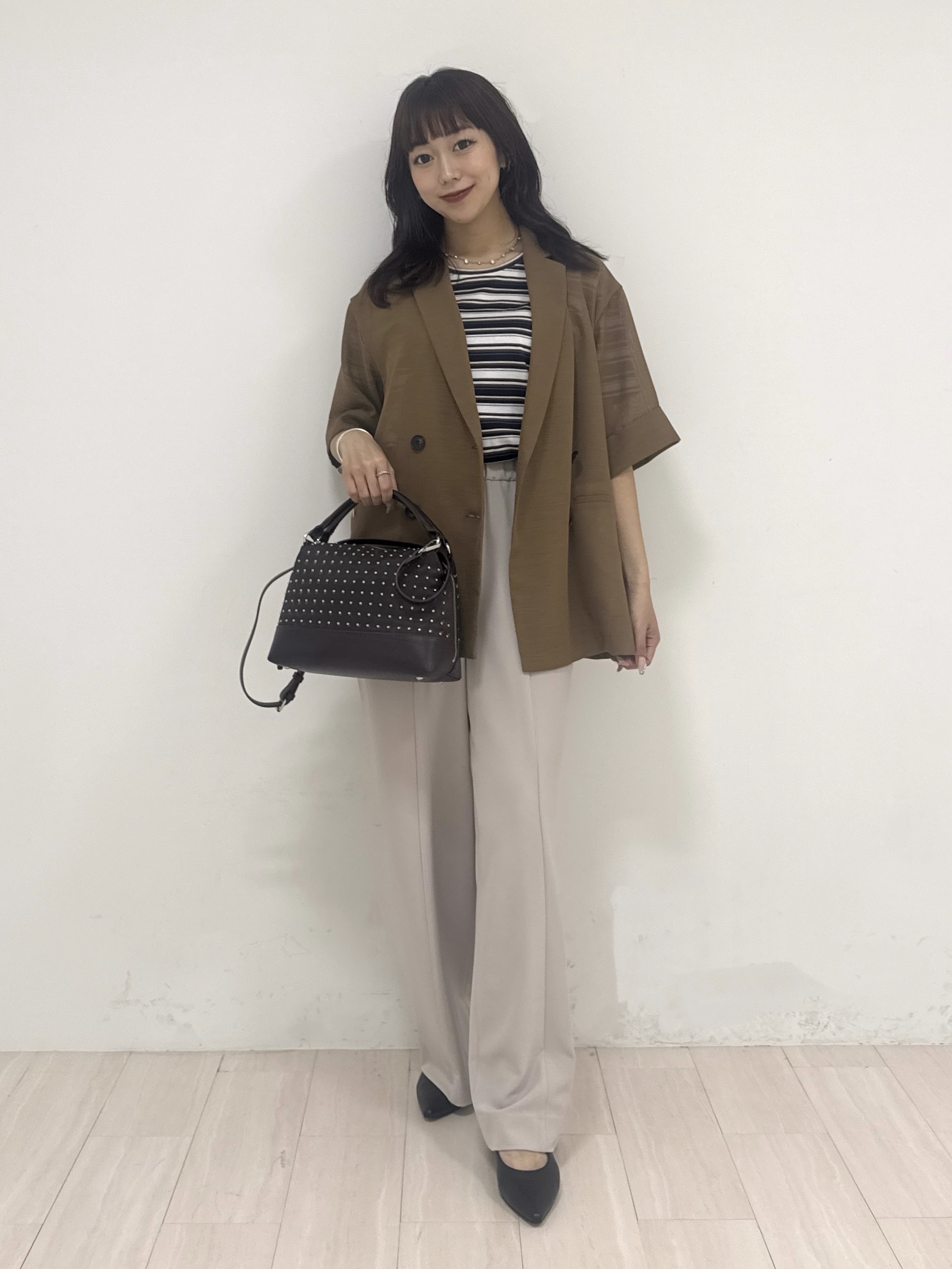 萩原 優里菜さんの「INDIVI｜【洗える／メッシュ素材／SETUP可能】半袖シアージャケット」を使ったコーディネート