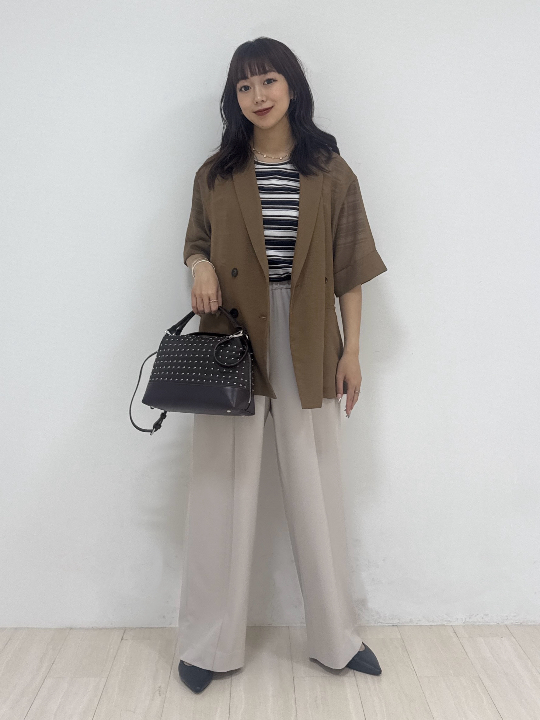萩原 優里菜さんの「INDIVI｜【洗える／メッシュ素材／SETUP可能】半袖シアージャケット」を使ったコーディネート