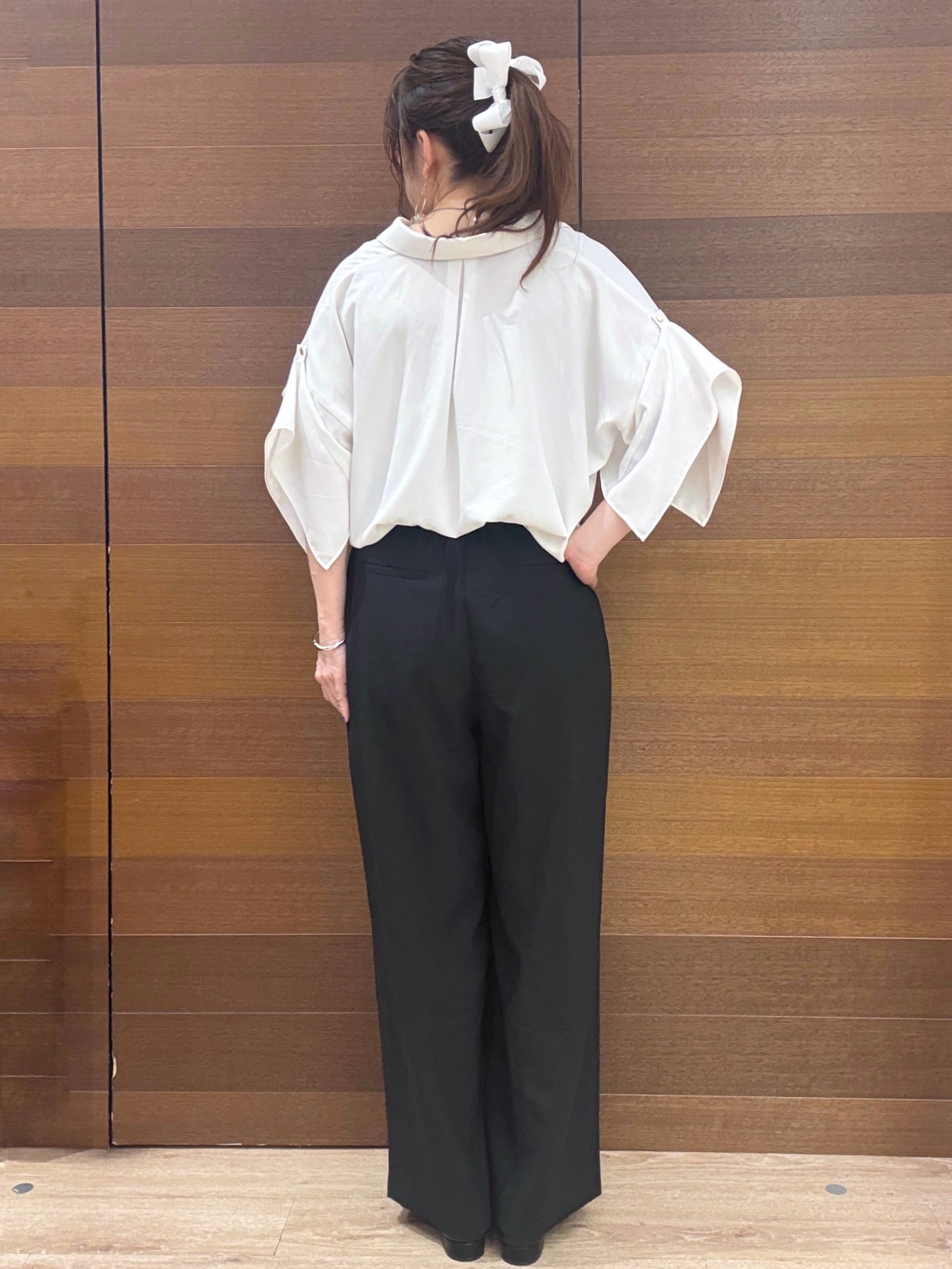 maichiさんの「OPAQUE.CLIP｜【UV／接触冷感／吸水速乾／】タックスリーブスキッパーブラウス《洗濯機OK》」を使ったコーディネート