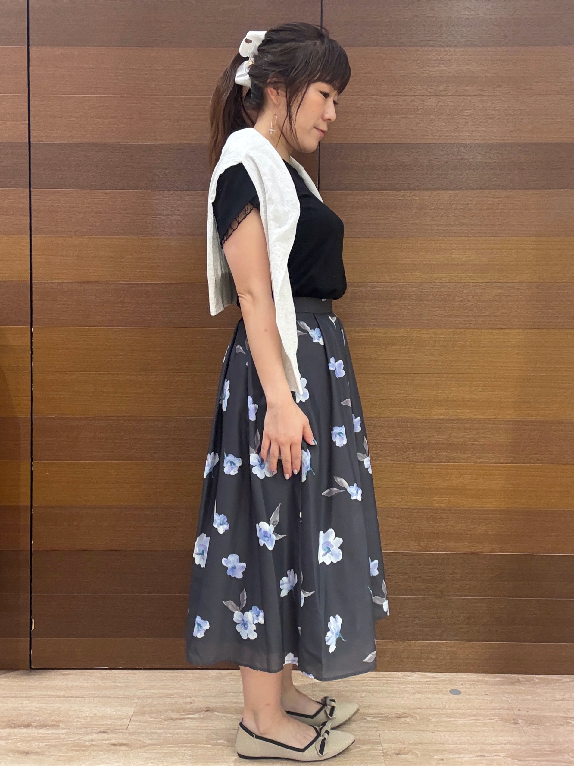 maichiさんの「OPAQUE.CLIP｜【接触冷感】ビジューボタンカーディガン《抗ピリング／洗濯機OK》」を使ったコーディネート