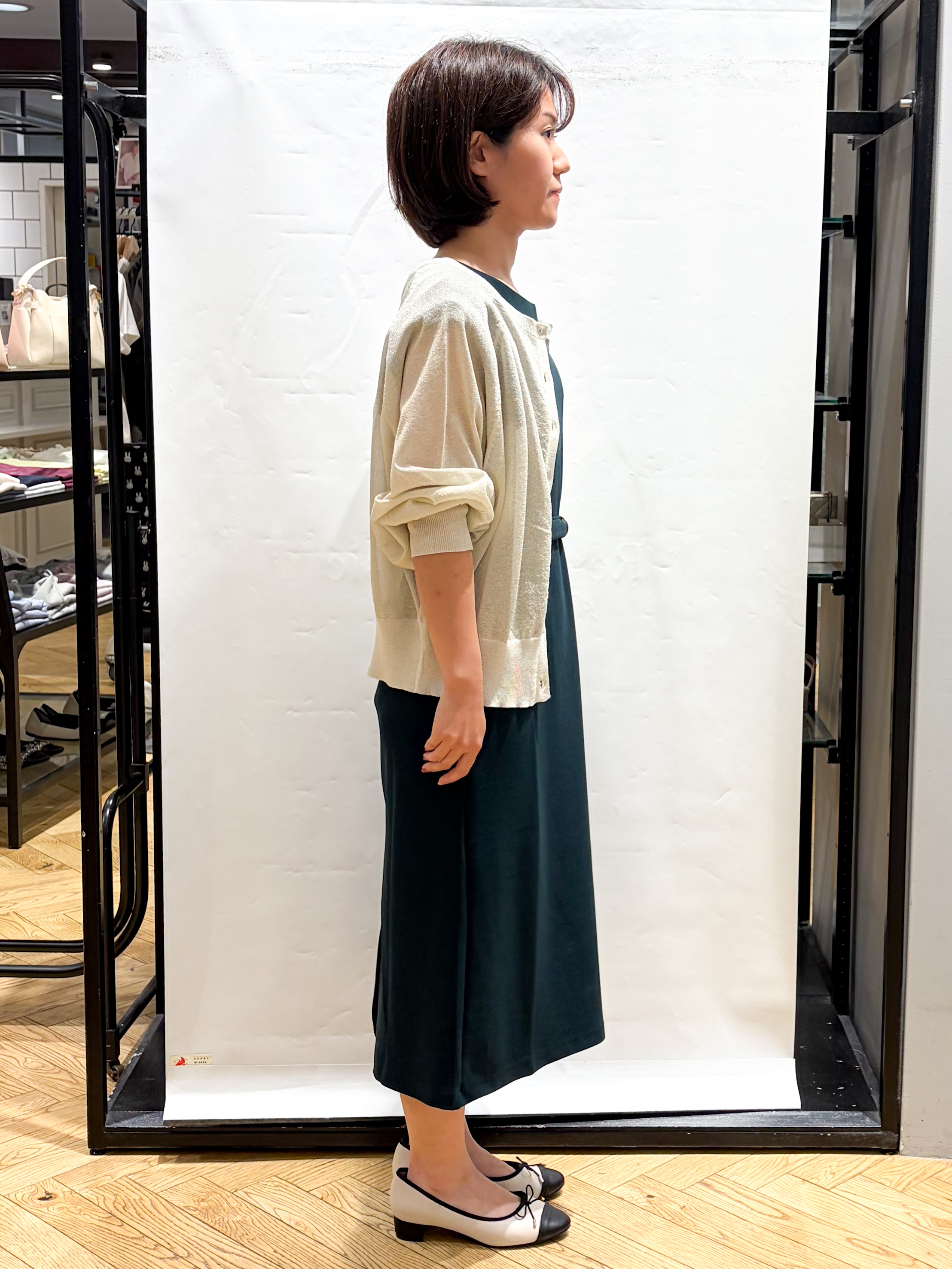 グッチさんの「index｜【接触冷感】シアーラメドルマンショートカーディガン《洗濯機OK》」を使ったコーディネート