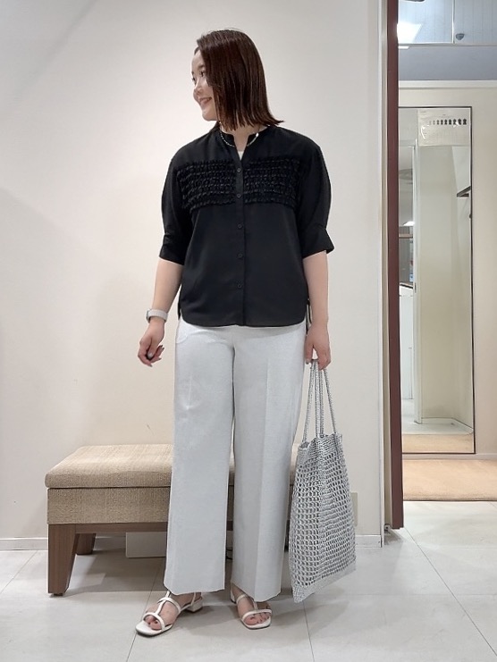 YUIさんの「UNTITLED｜【接触冷感/通気性/洗える】フロントフリルブラウス」を使ったコーディネート