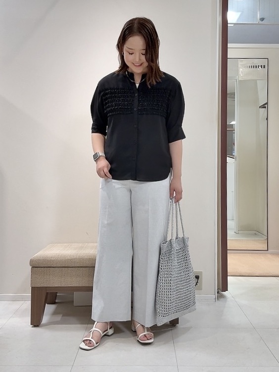 YUIさんの「UNTITLED｜【接触冷感/通気性/洗える】フロントフリルブラウス」を使ったコーディネート