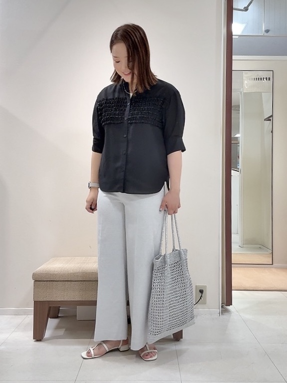 YUIさんの「UNTITLED｜【接触冷感/通気性/洗える】フロントフリルブラウス」を使ったコーディネート
