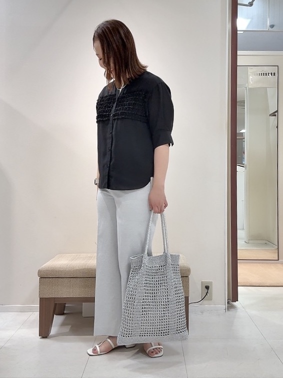 YUIさんの「UNTITLED｜【接触冷感/通気性/洗える】フロントフリルブラウス」を使ったコーディネート