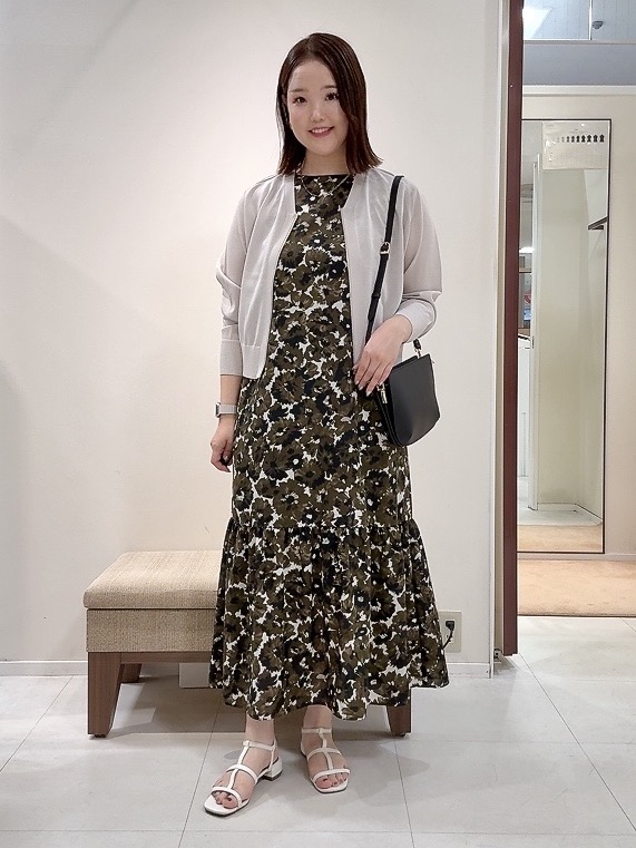 YUIさんの「UNTITLED｜【アンサンブル可/日除け・冷房対策】シアーレーヨンZIPカーディガン」を使ったコーディネート