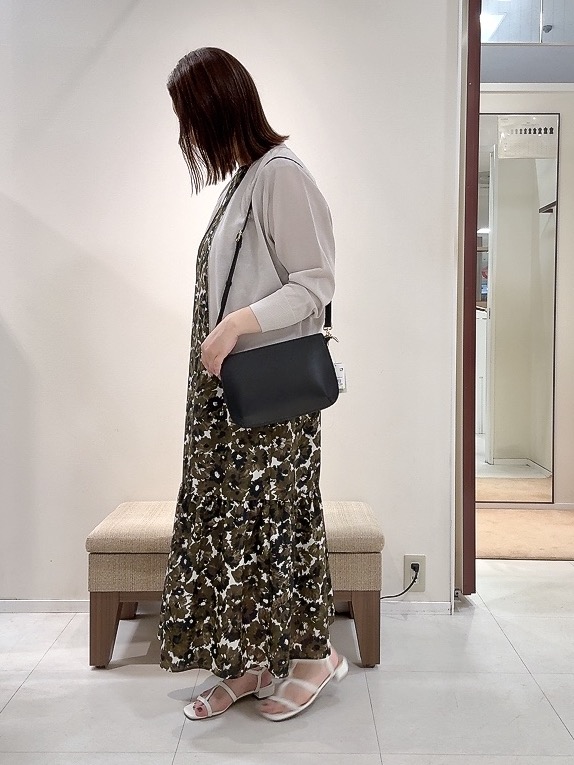 YUIさんの「UNTITLED｜【アンサンブル可/日除け・冷房対策】シアーレーヨンZIPカーディガン」を使ったコーディネート