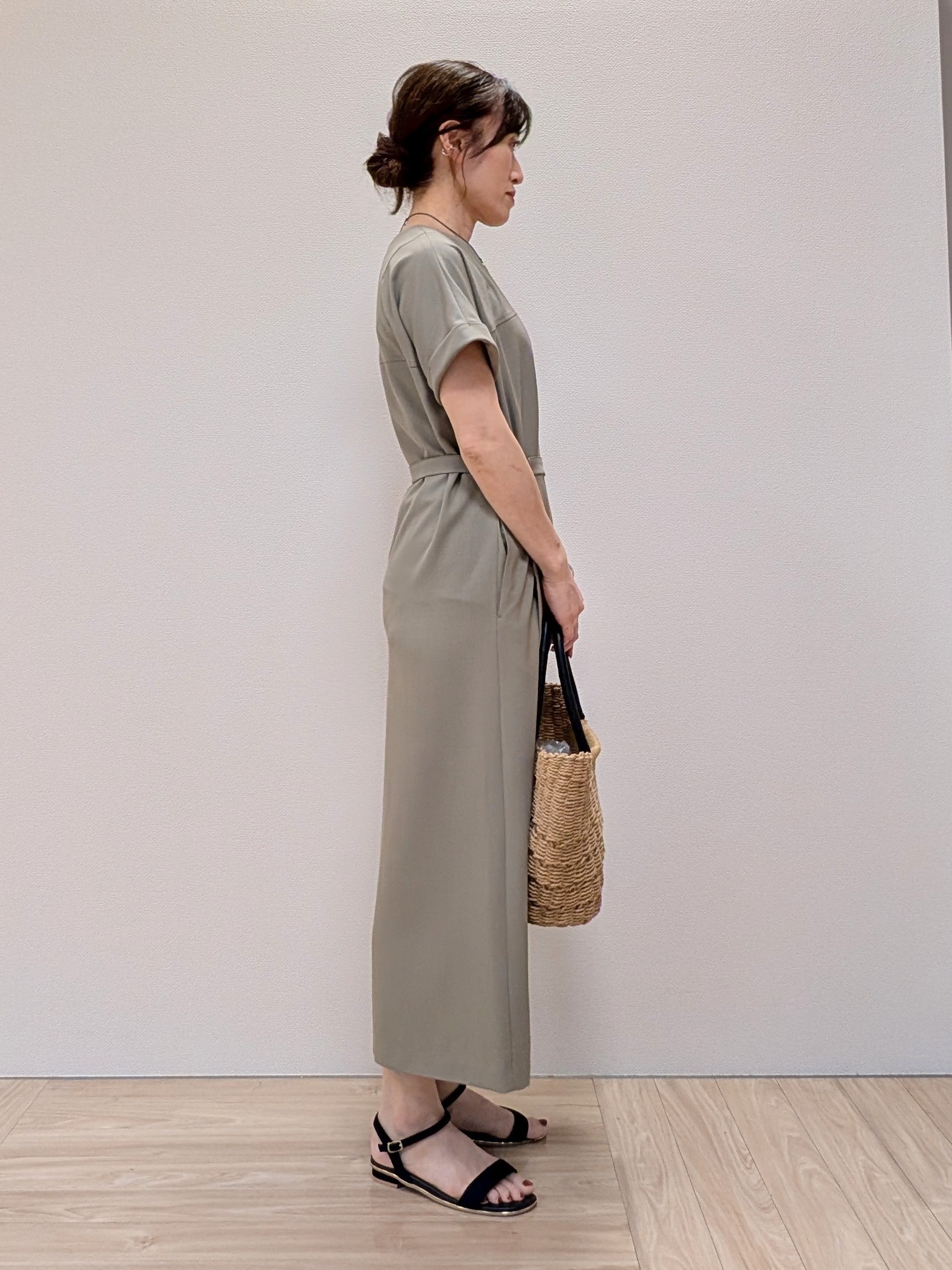 Rieさんの「UNTITLED｜【華奢見え】ベルト付きナローワンピース」を使ったコーディネート