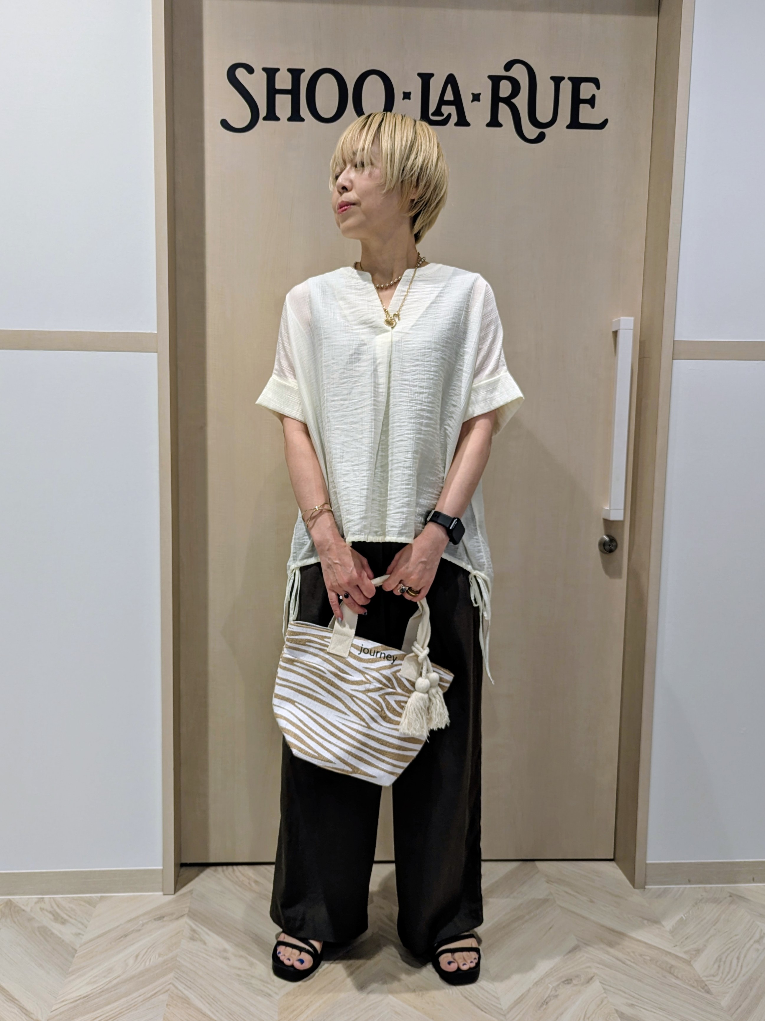 chieさんの「SHOO･LA･RUE｜【高レビュー/体型カバー】インせず着られる スキッパー裾リボンブラウス」を使ったコーディネート