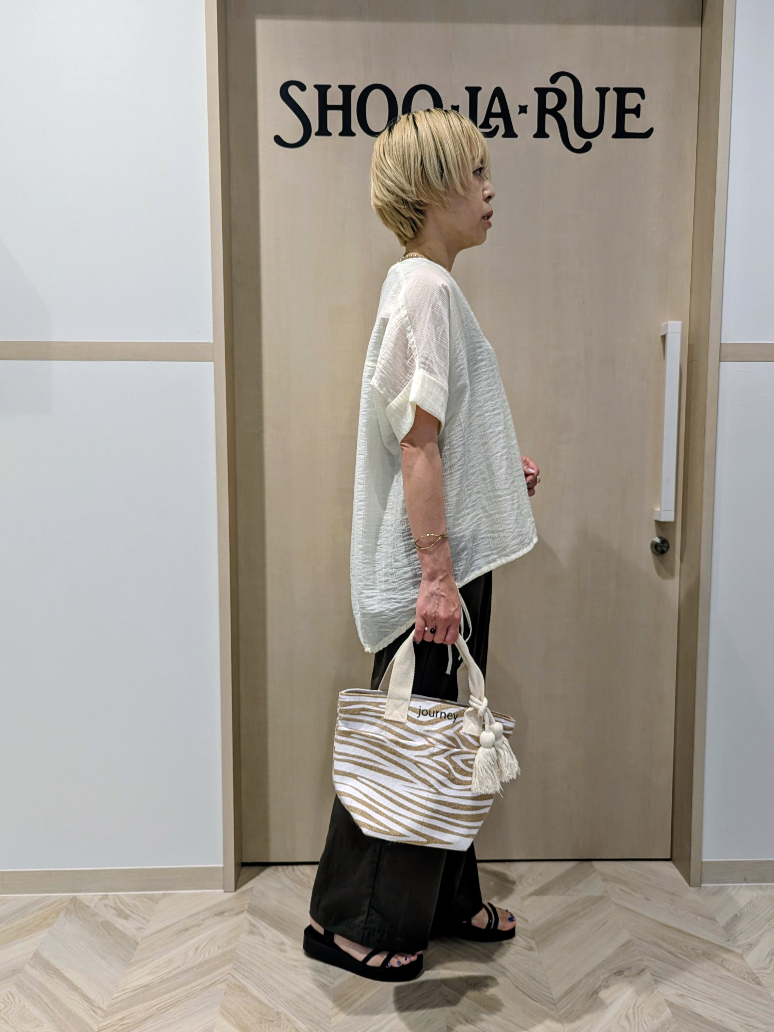 chieさんの「SHOO･LA･RUE｜【高レビュー/体型カバー】インせず着られる スキッパー裾リボンブラウス」を使ったコーディネート