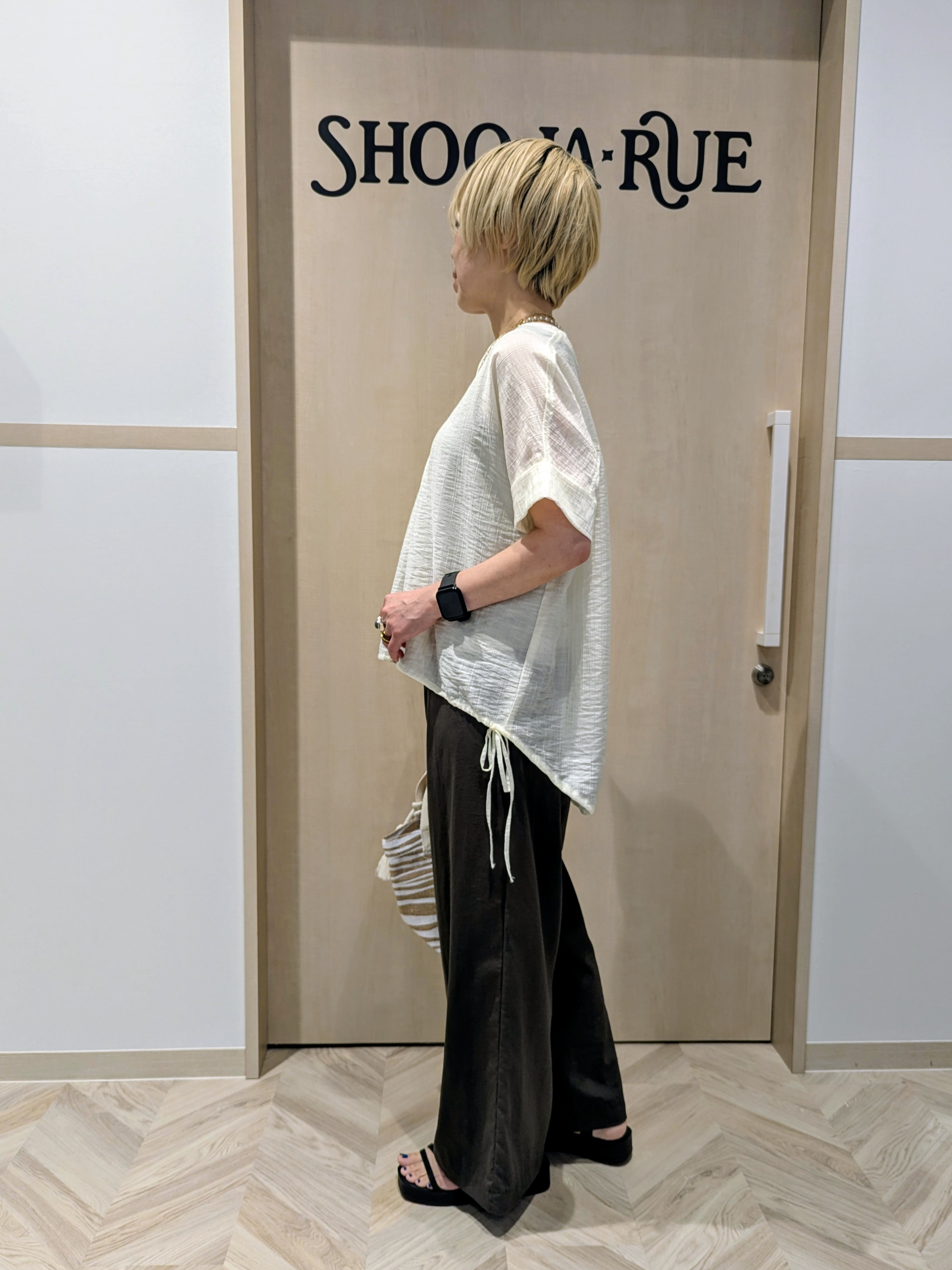 chieさんの「SHOO･LA･RUE｜【高レビュー/体型カバー】インせず着られる スキッパー裾リボンブラウス」を使ったコーディネート