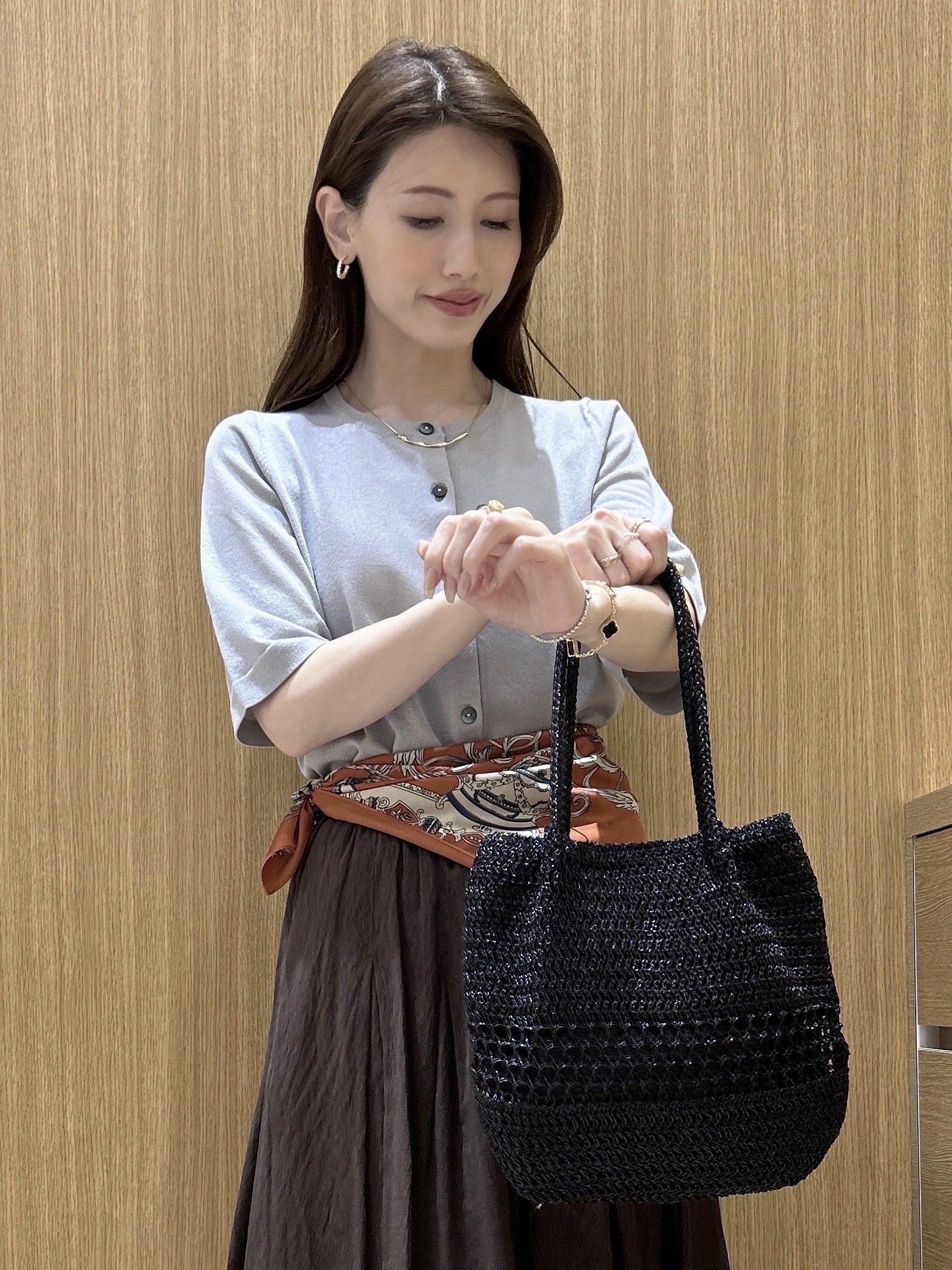 maiさんの「OPAQUE.CLIP｜ドライタッチラメニットカーディガン【洗える】」を使ったコーディネート