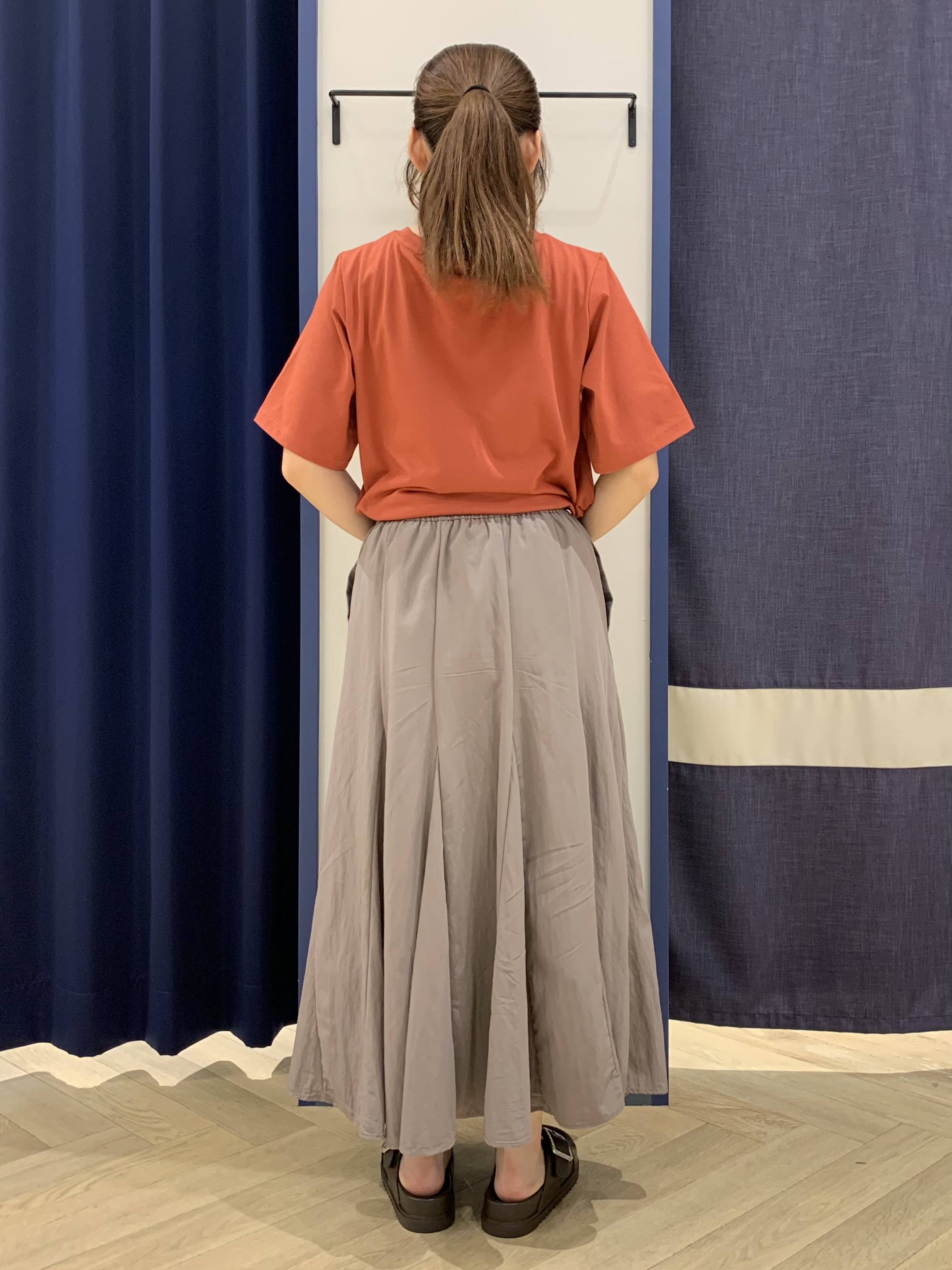 mokaさんの「grove｜【吸水速乾・UVカット・接触冷感・マシンウォッシャブル】ベーシックMIXロゴプリントT」を使ったコーディネート