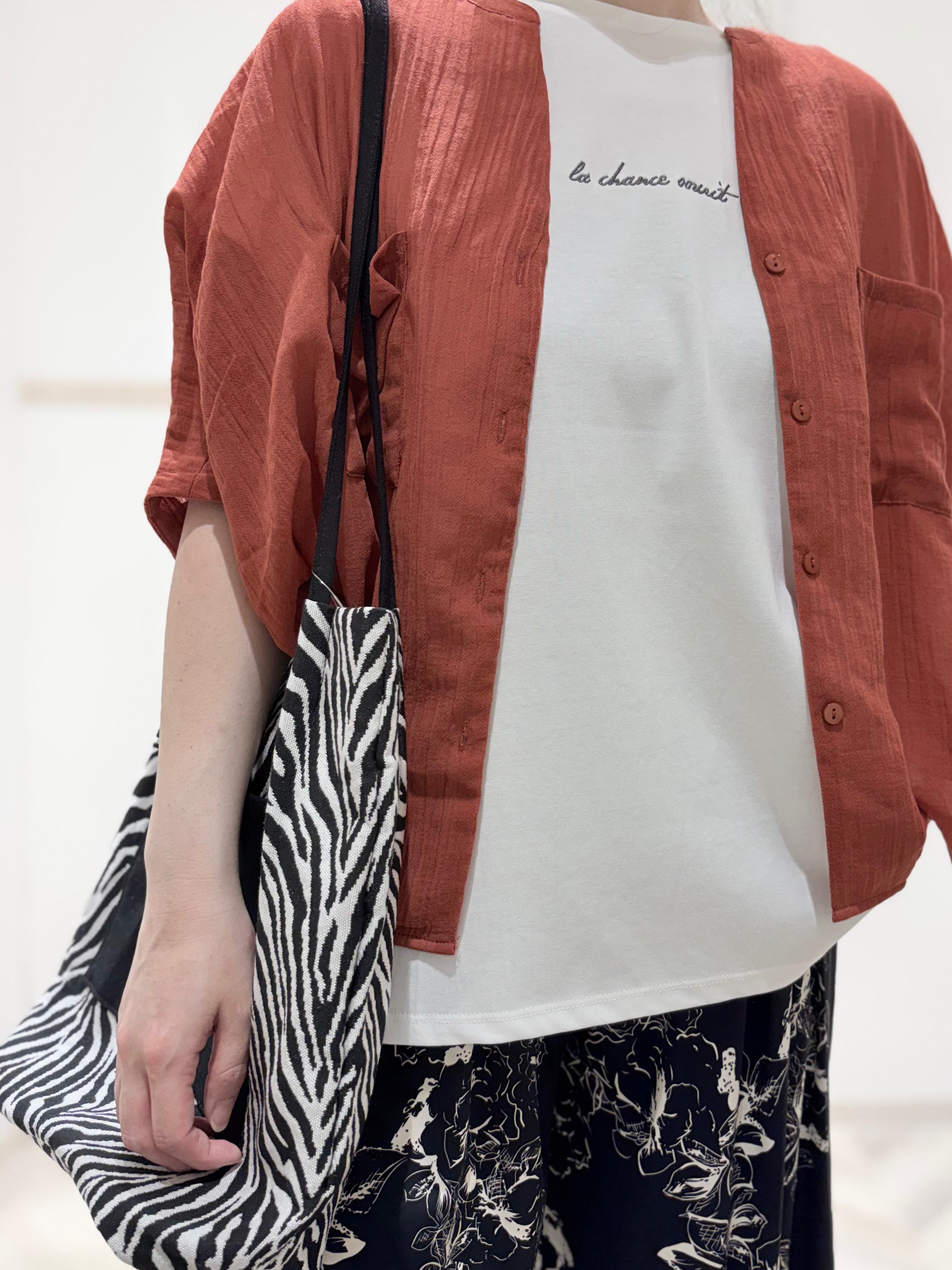c_h_i_k_aさんの「SHOO･LA･RUE｜【洗濯機可】ナチュラルな風合いが魅力 シアードルマンブラウス」を使ったコーディネート