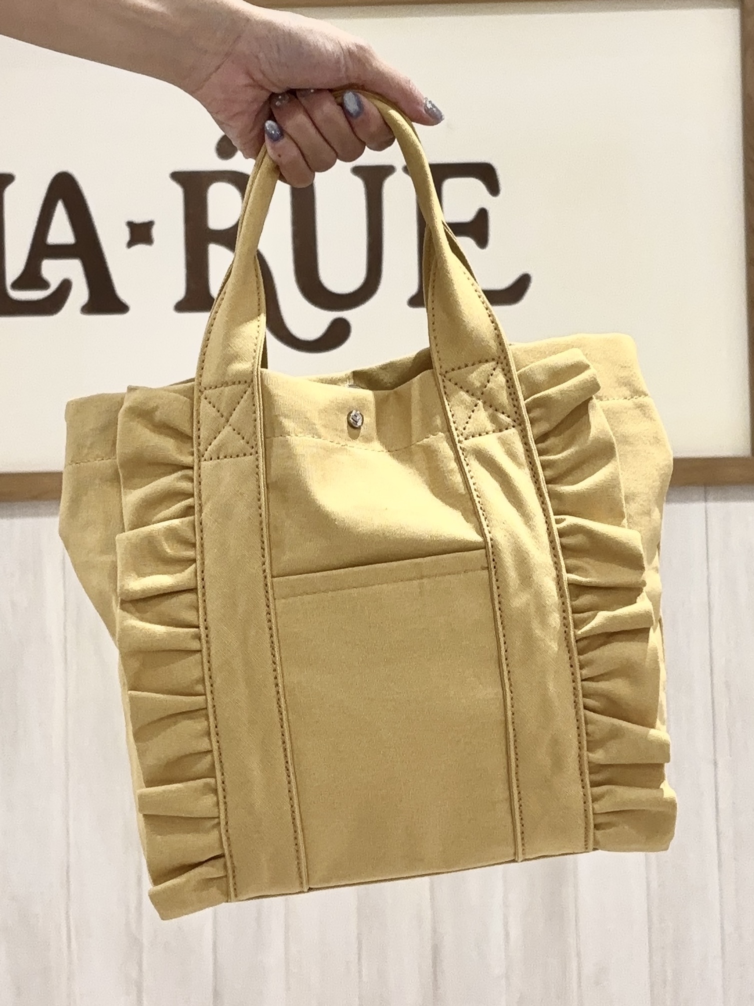 みきぽんさんの「SHOO･LA･RUE｜【ひんやり/UV】お袖レースが上品 ゆったりとろみトップス」を使ったコーディネート
