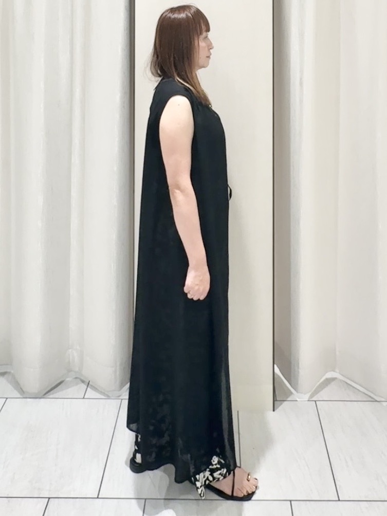 ʏᴜᴋɪᴋᴏさんの「UNTITLED｜【通気性/前開きボタン】シアーVネックワンピース」を使ったコーディネート