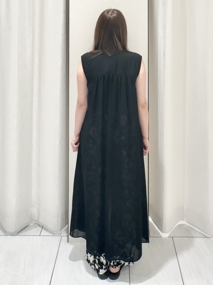 ʏᴜᴋɪᴋᴏさんの「UNTITLED｜【通気性/前開きボタン】シアーVネックワンピース」を使ったコーディネート