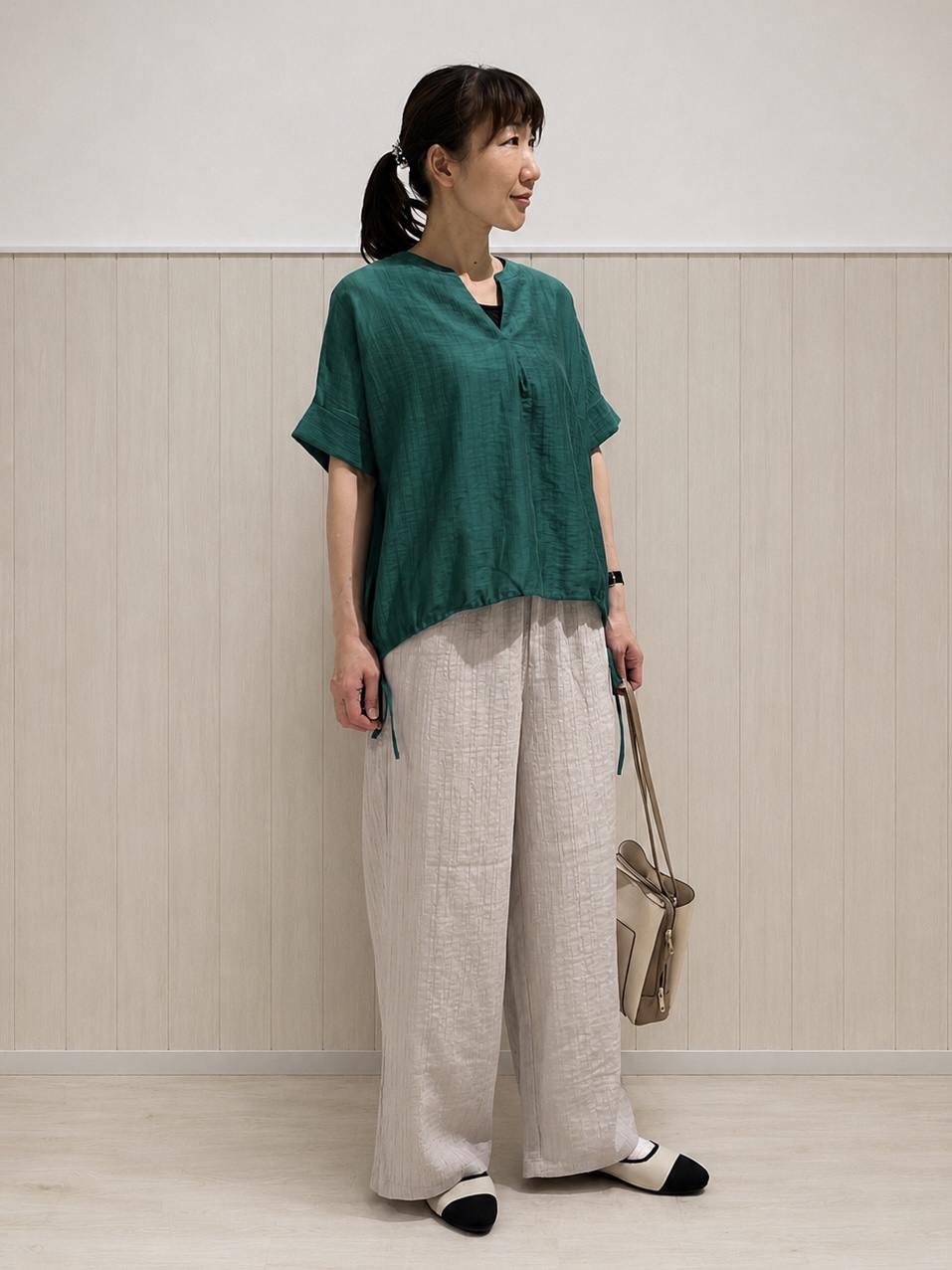 まつみさんの「SHOO･LA･RUE｜【高レビュー/体型カバー】インせず着られる スキッパー裾リボンブラウス」を使ったコーディネート