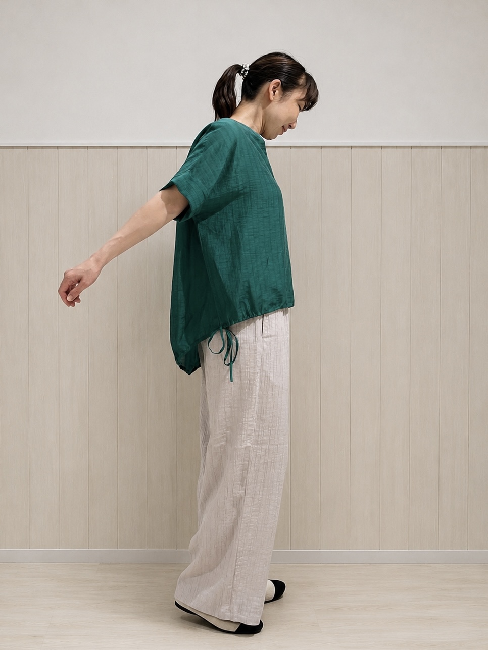 まつみさんの「SHOO･LA･RUE｜【高レビュー/体型カバー】インせず着られる スキッパー裾リボンブラウス」を使ったコーディネート
