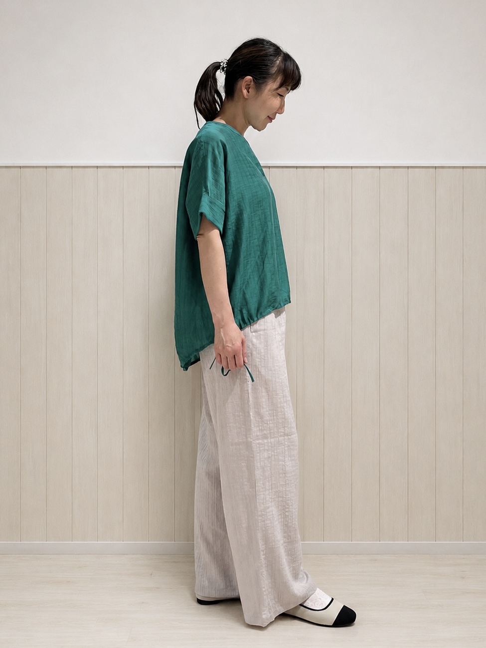 まつみさんの「SHOO･LA･RUE｜【高レビュー/体型カバー】インせず着られる スキッパー裾リボンブラウス」を使ったコーディネート