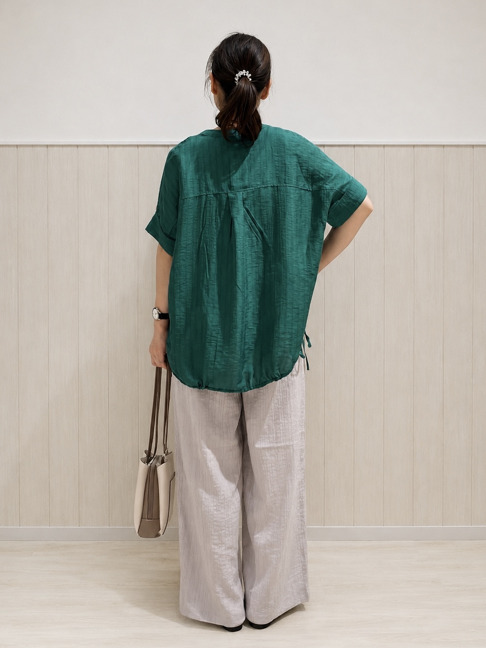 まつみさんの「SHOO･LA･RUE｜【高レビュー/体型カバー】インせず着られる スキッパー裾リボンブラウス」を使ったコーディネート