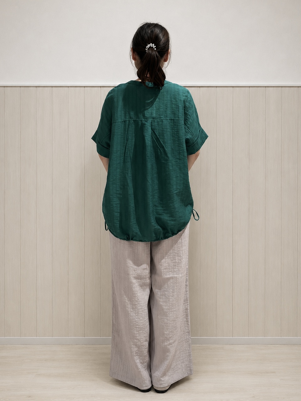 まつみさんの「SHOO･LA･RUE｜【高レビュー/体型カバー】インせず着られる スキッパー裾リボンブラウス」を使ったコーディネート
