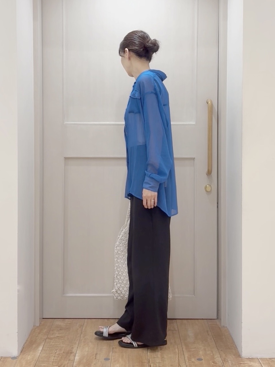 tamuさんの「SHOO･LA･RUE｜【洗濯機可】ダブルポケット 楊柳しぼしぼシアーシャツ」を使ったコーディネート