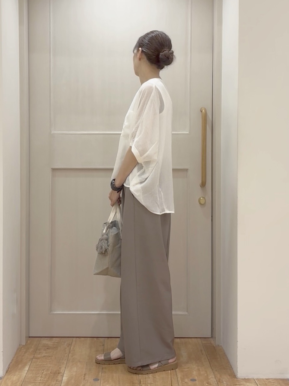 tamuさんの「SHOO･LA･RUE｜【洗濯機可/選べる6色】程よいシアー感が涼し気 ゆったりワッシャードルマンブラウス」を使ったコーディネート