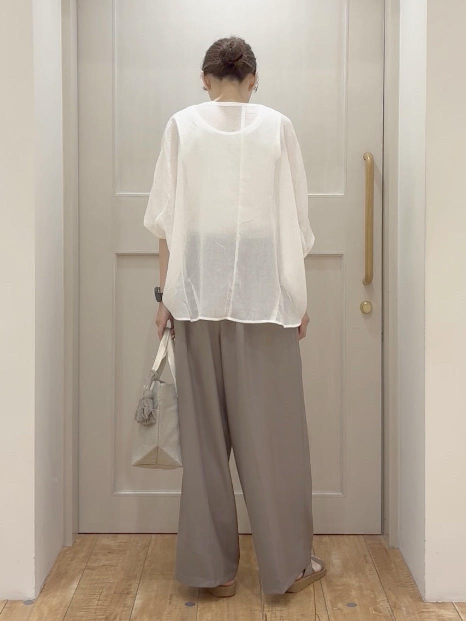 tamuさんの「SHOO･LA･RUE｜【洗濯機可/選べる6色】程よいシアー感が涼し気 ゆったりワッシャードルマンブラウス」を使ったコーディネート