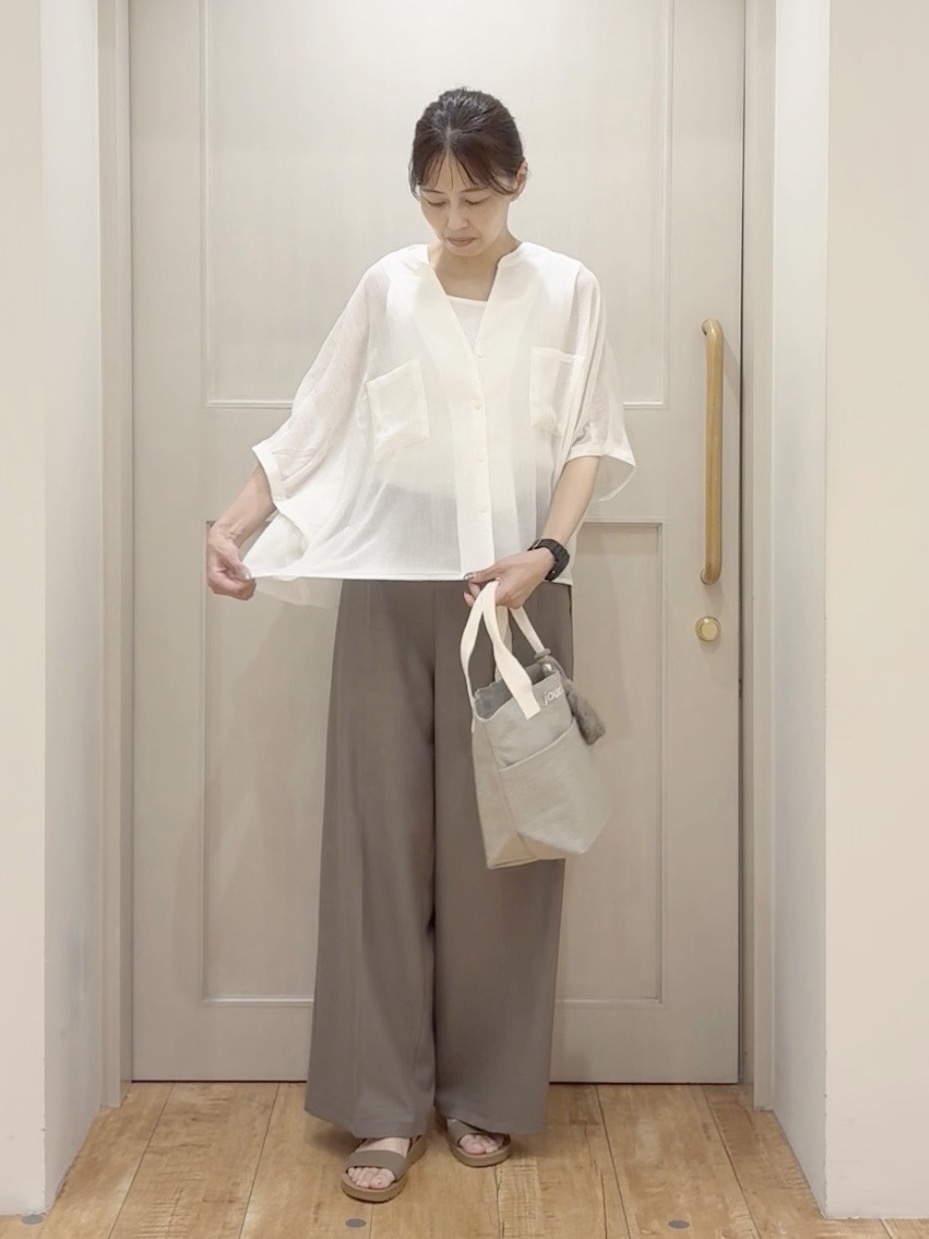 tamuさんの「SHOO･LA･RUE｜【洗濯機可/選べる6色】程よいシアー感が涼し気 ゆったりワッシャードルマンブラウス」を使ったコーディネート
