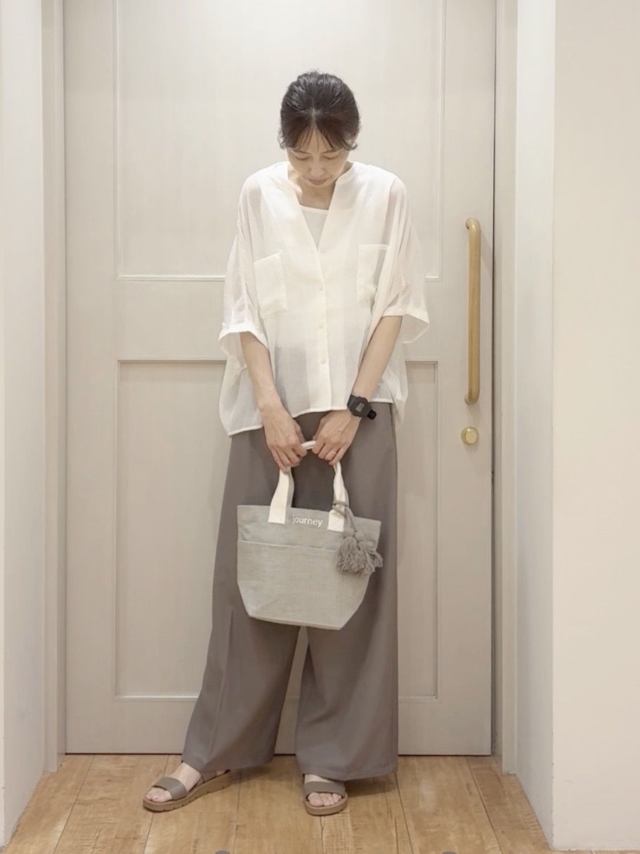 tamuさんの「SHOO･LA･RUE｜【洗濯機可/選べる6色】程よいシアー感が涼し気 ゆったりワッシャードルマンブラウス」を使ったコーディネート