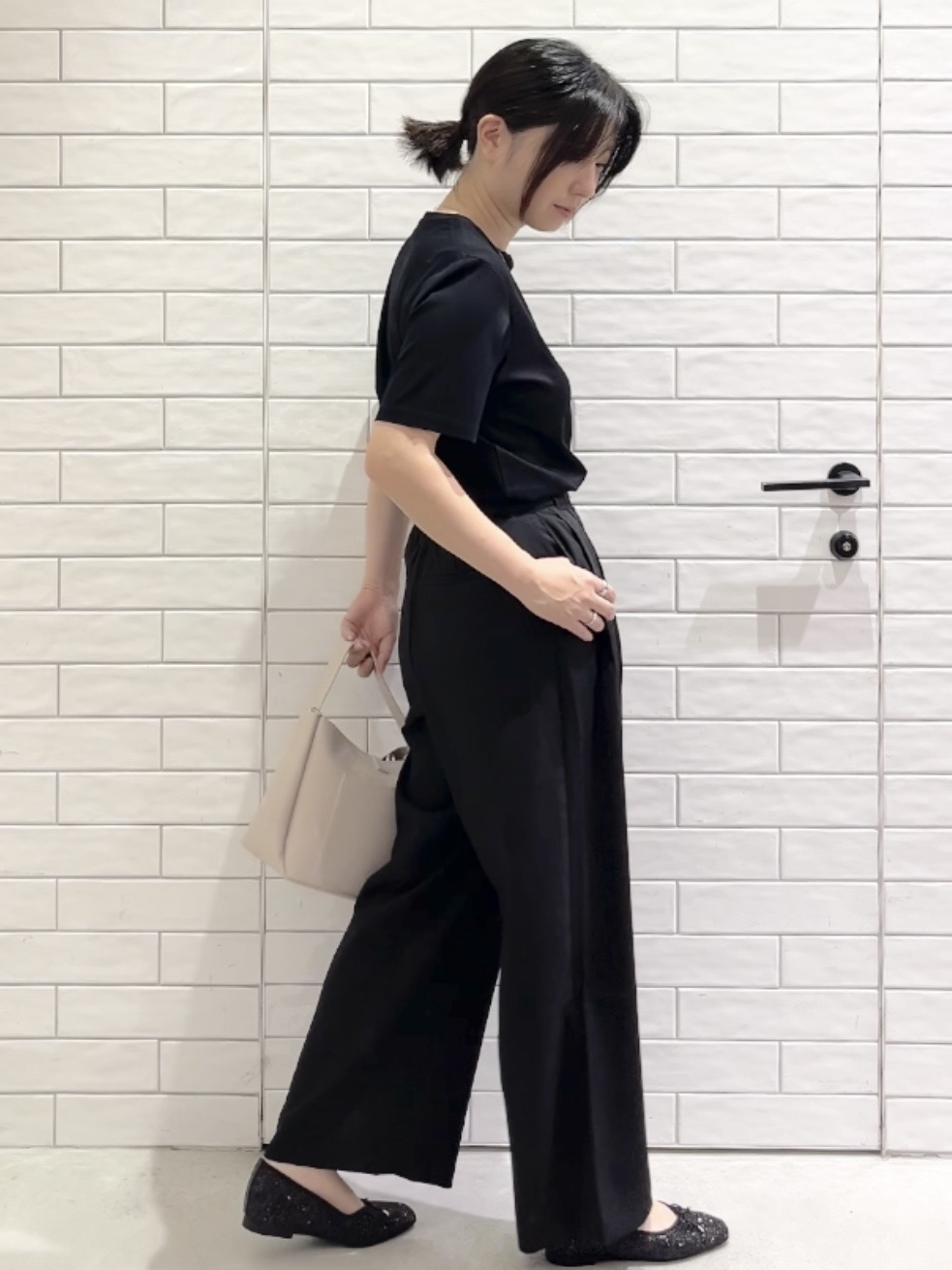 しおりさんの「OPAQUE.CLIP｜ベーシックTシャツ／オーガニックコットン混【洗濯機OK】」を使ったコーディネート