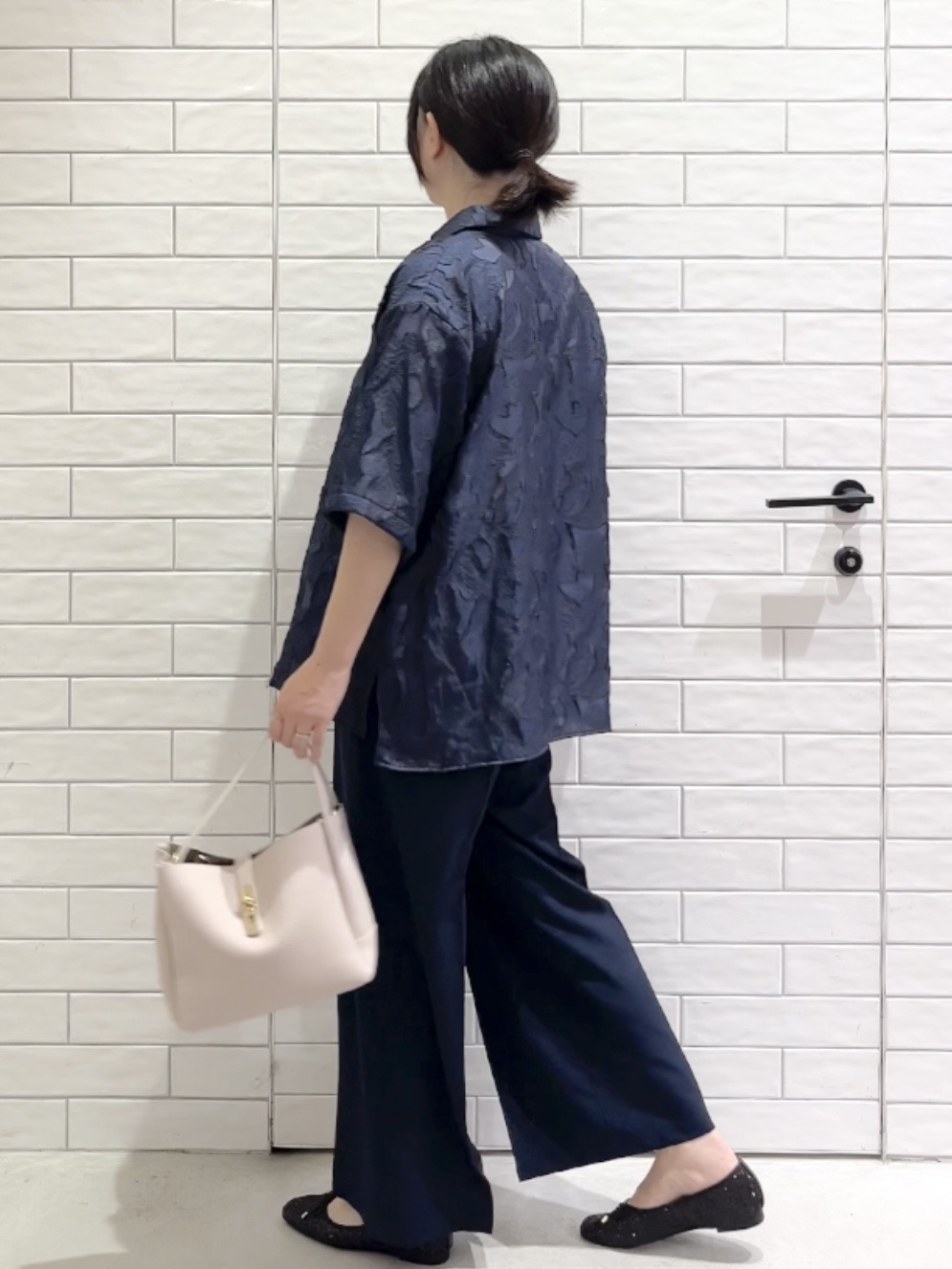 しおりさんの「OPAQUE.CLIP｜シアージャカードシャツ【洗濯機OK】」を使ったコーディネート