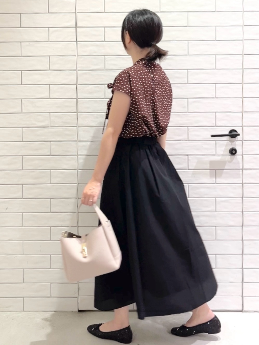 しおりさんの「OPAQUE.CLIP｜ドットボウタイブラウス【洗濯機OK】」を使ったコーディネート