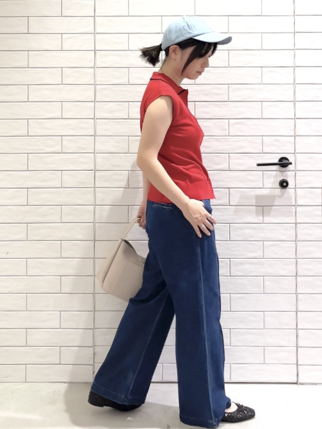 しおりさんの「OPAQUE.CLIP｜配色衿フレンチスリーブニット【洗濯機OK】」を使ったコーディネート