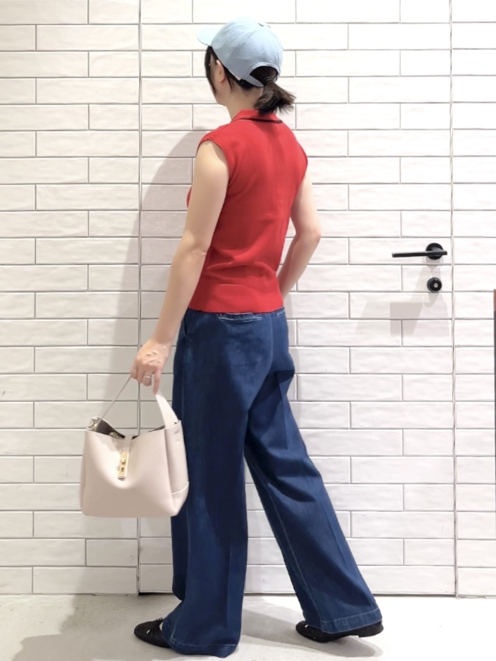 しおりさんの「OPAQUE.CLIP｜配色衿フレンチスリーブニット【洗濯機OK】」を使ったコーディネート