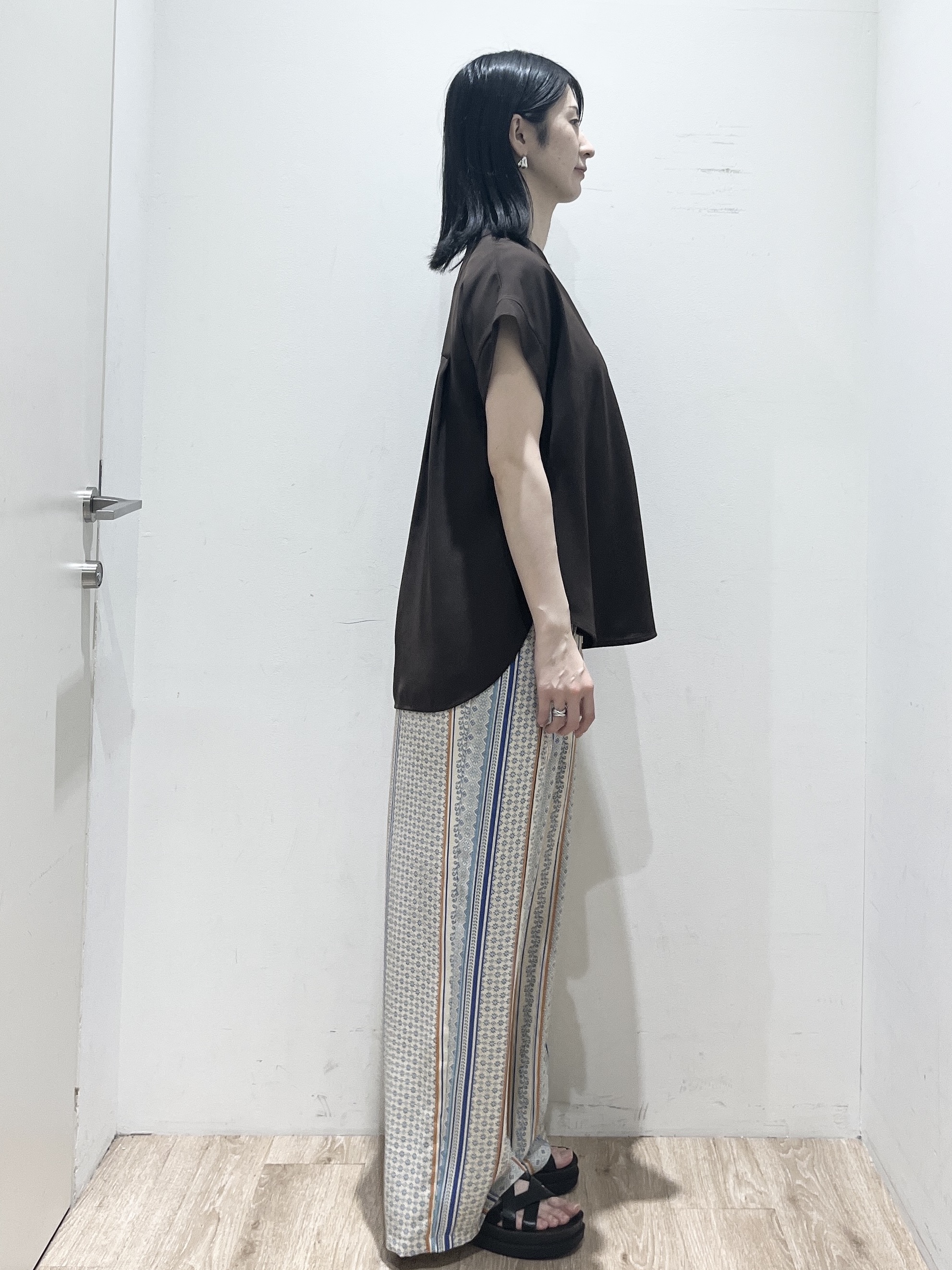 momokoさんの「OPAQUE.CLIP｜【ストレッチ／防シワ／洗濯機OK】スキッパーブラウス《SS～LL／5col／セットアップ可》」を使ったコーディネート